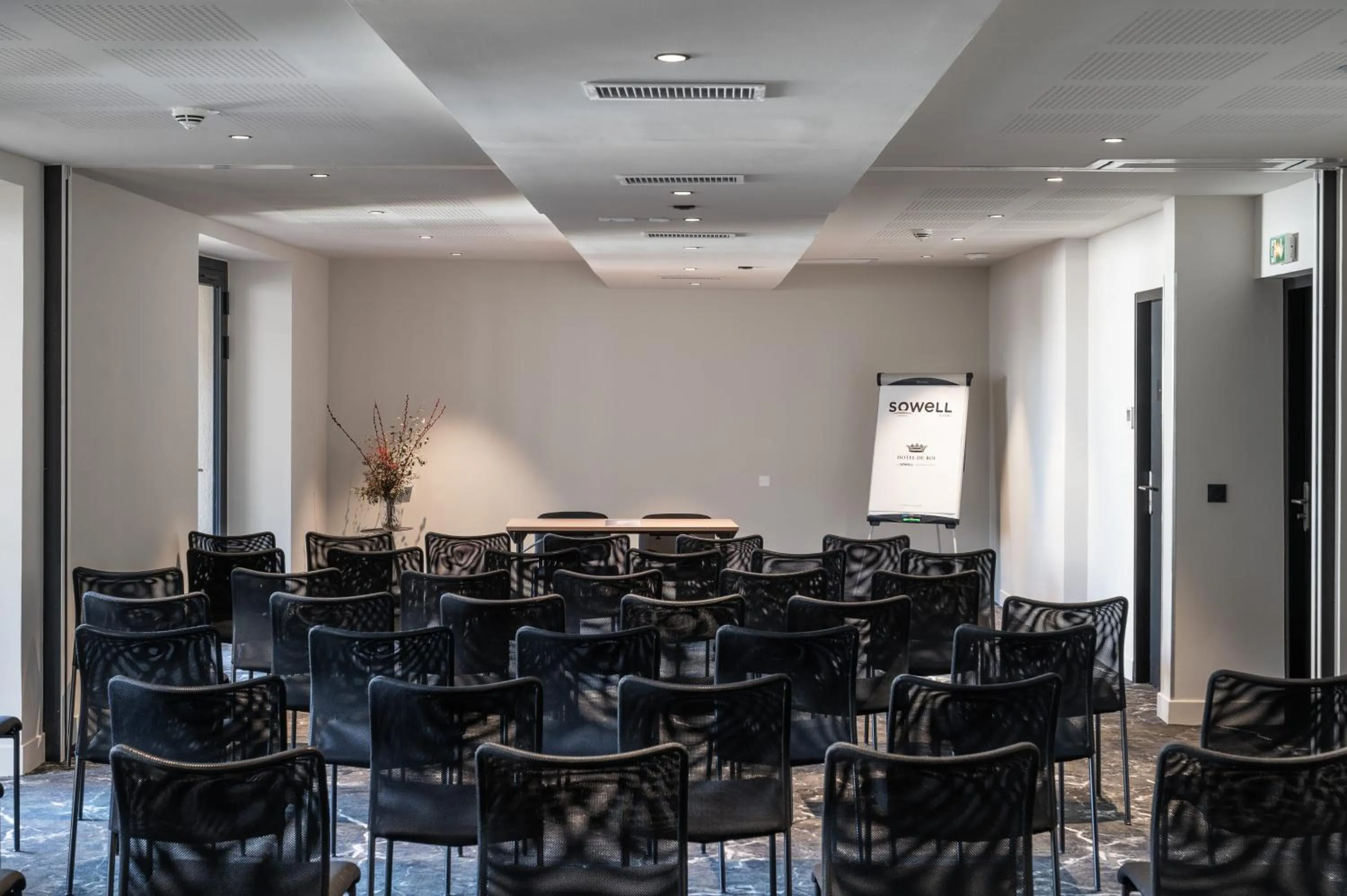 Business facilities in Hotel du Roi & Spa by SOWELL COLLECTION