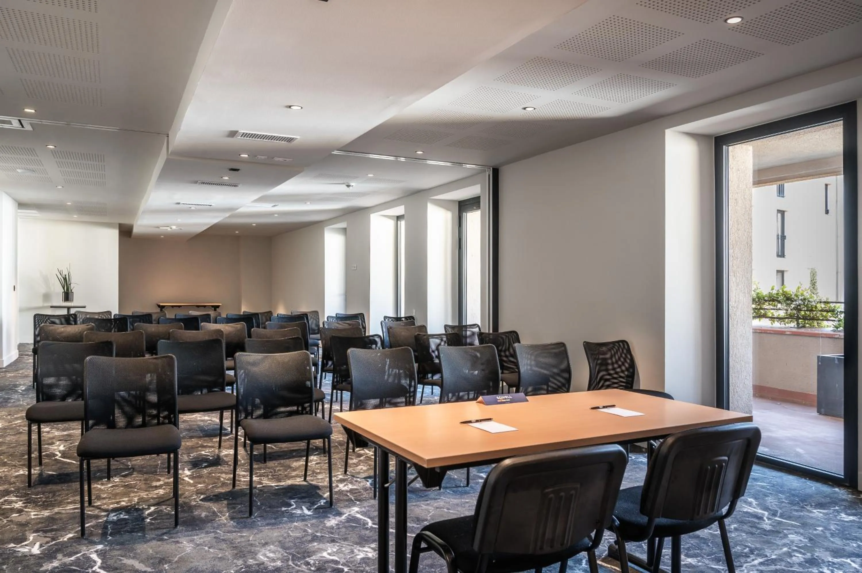 Business facilities in Hotel du Roi & Spa by SOWELL COLLECTION