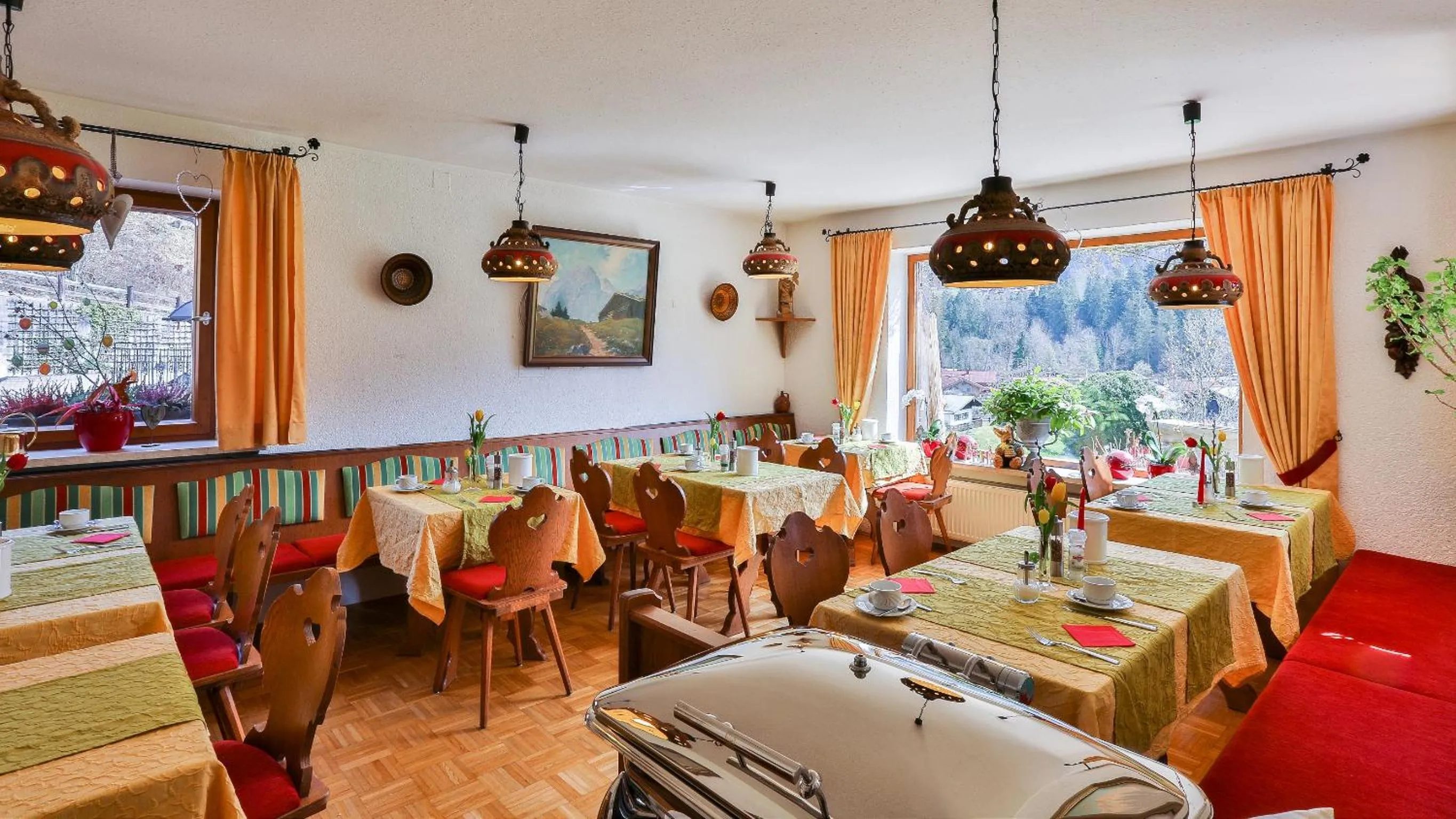 Restaurant/places to eat in Tourist Hotel Boehm
