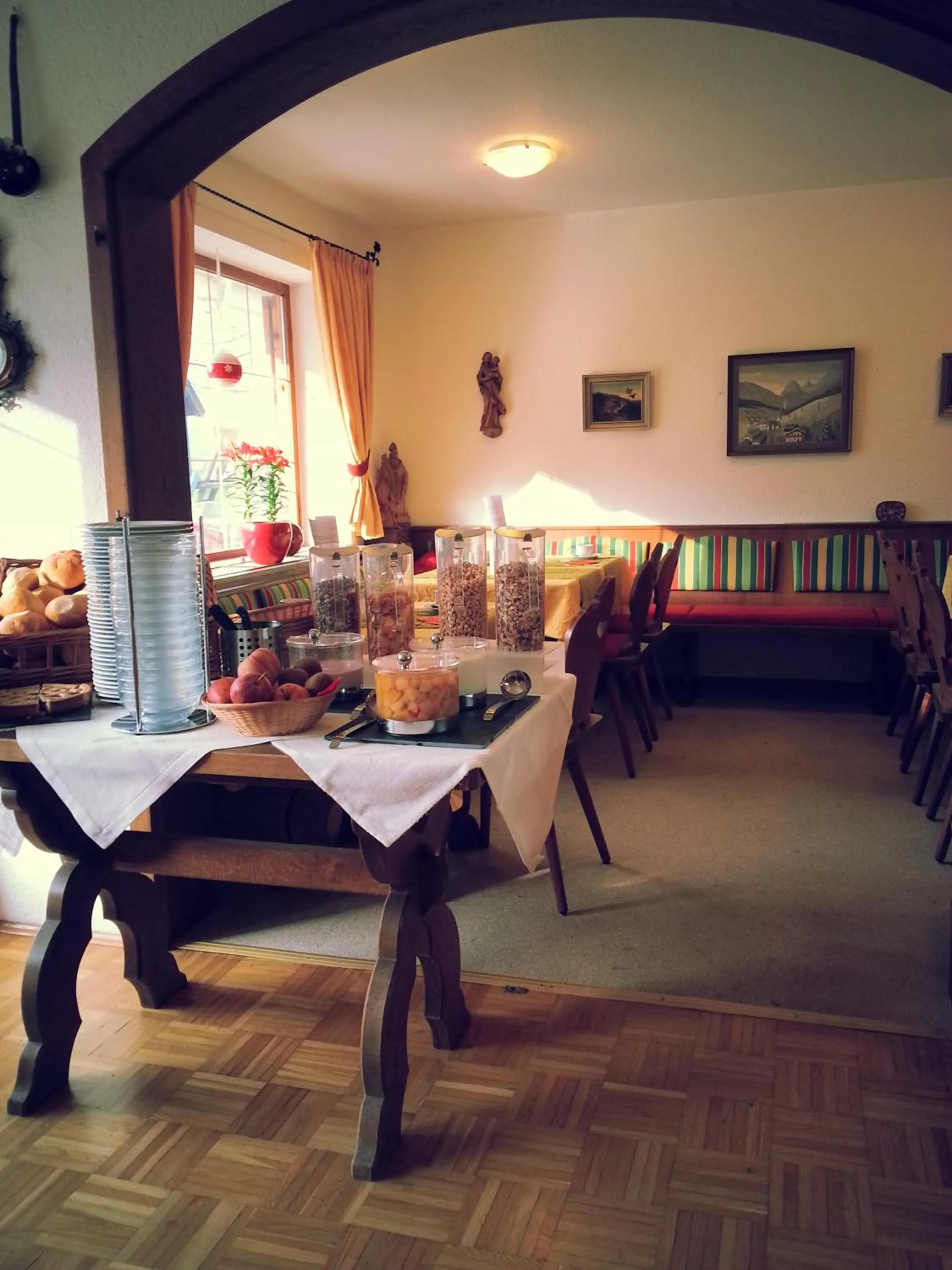 Restaurant/places to eat in Tourist Hotel Boehm