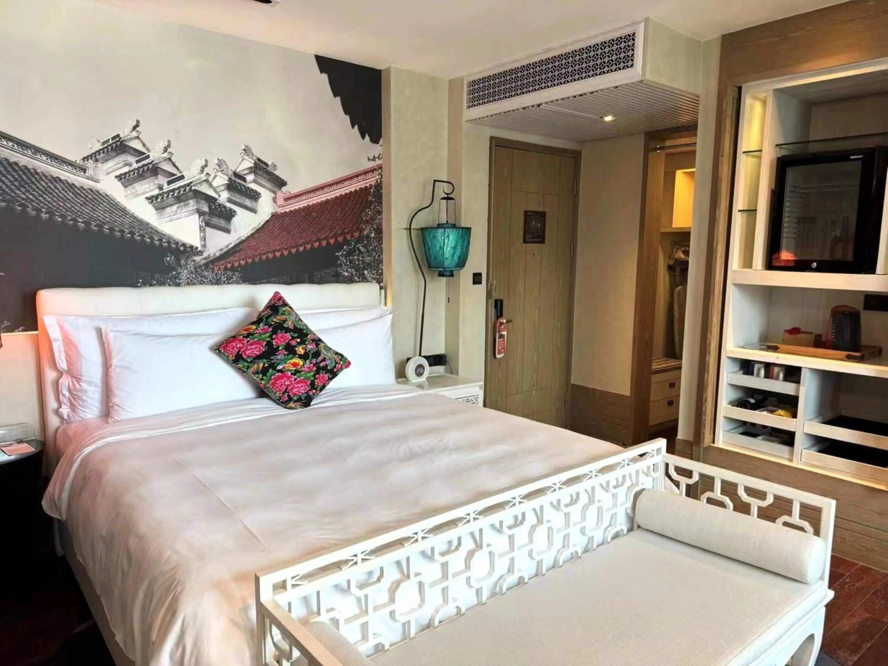 Photo of the whole room, Bed in Hotel Indigo Shanghai On The Bund by IHG