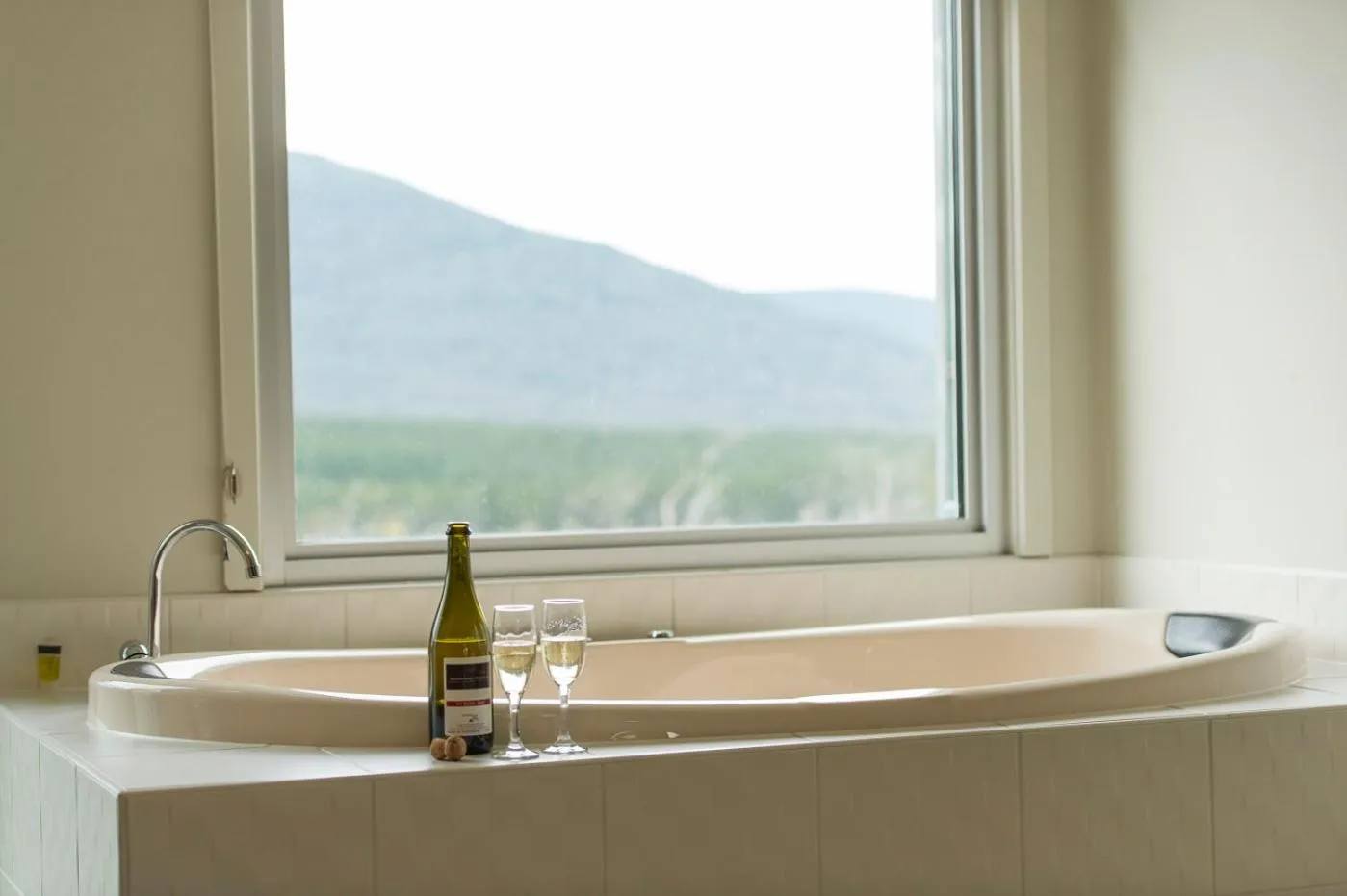 Hot Tub in Macedon Ranges Hotel & Spa