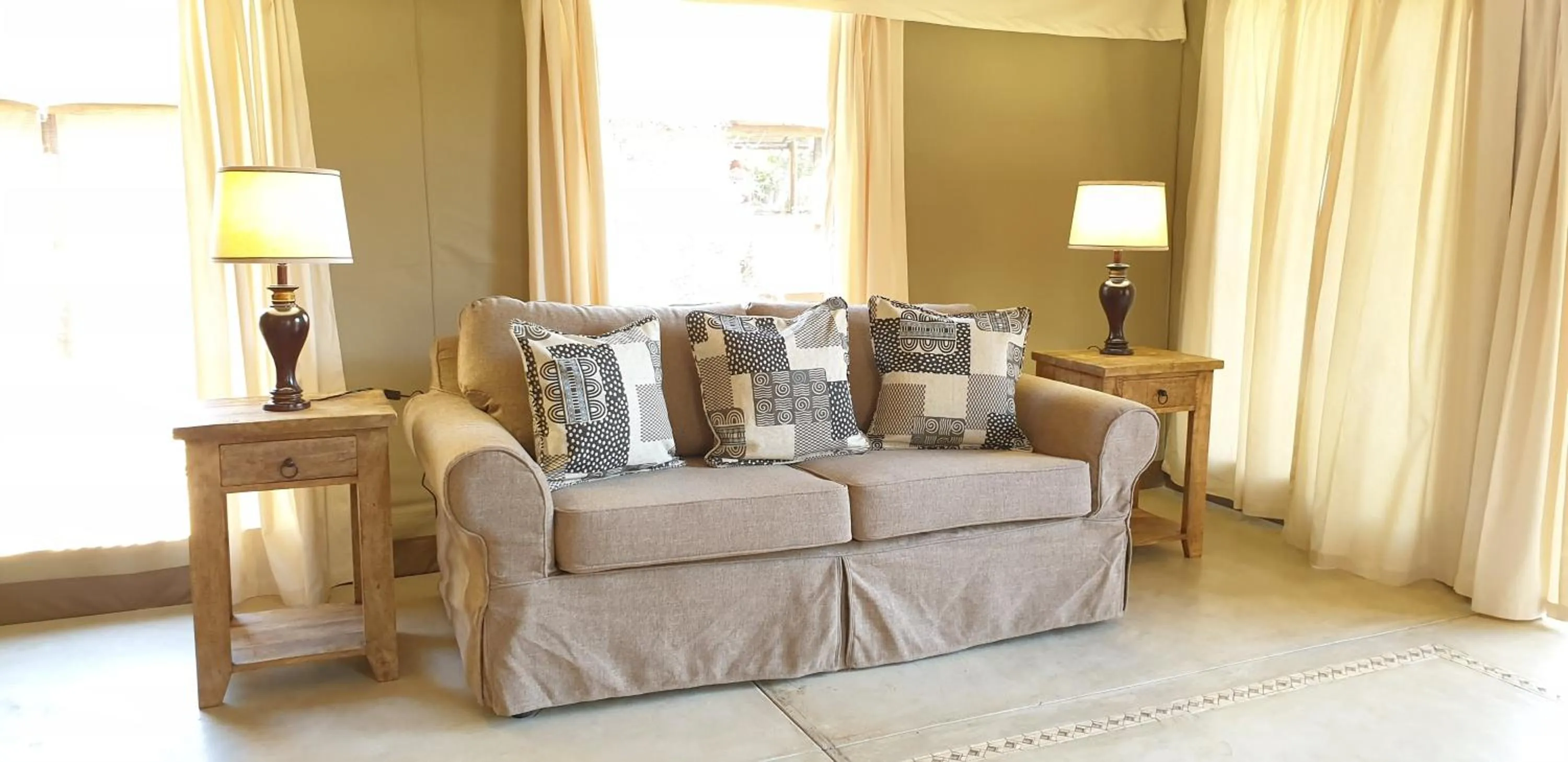 Living room in Nyati Safari Lodge