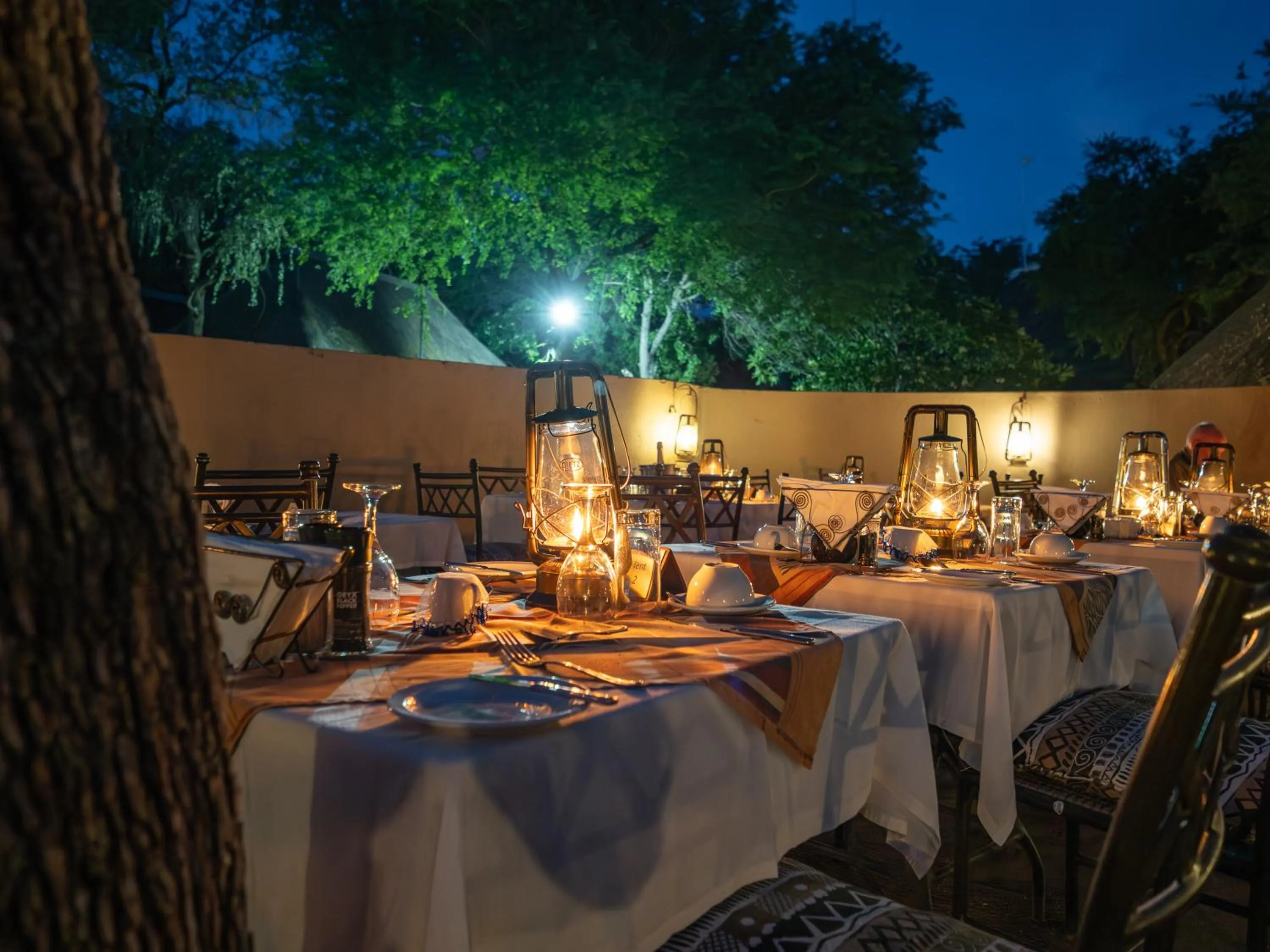 Restaurant/places to eat in Nyati Safari Lodge