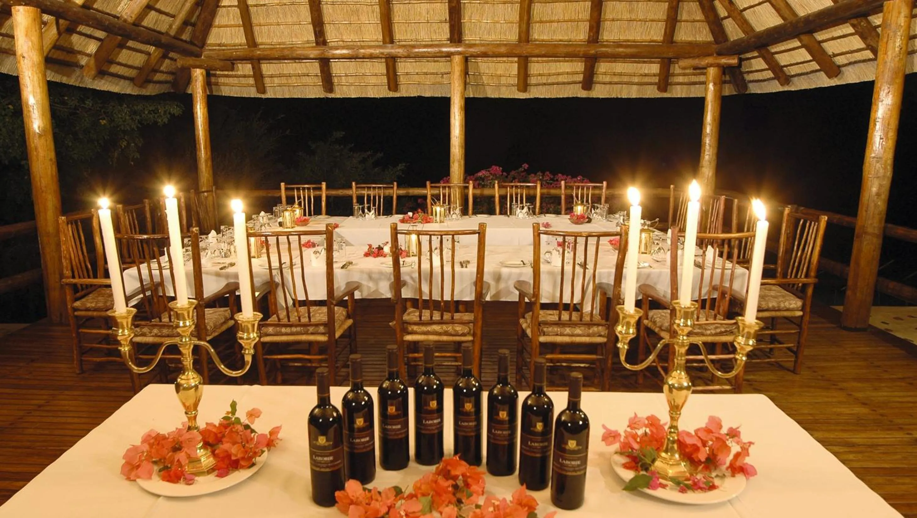 Restaurant/places to eat in Nyati Safari Lodge