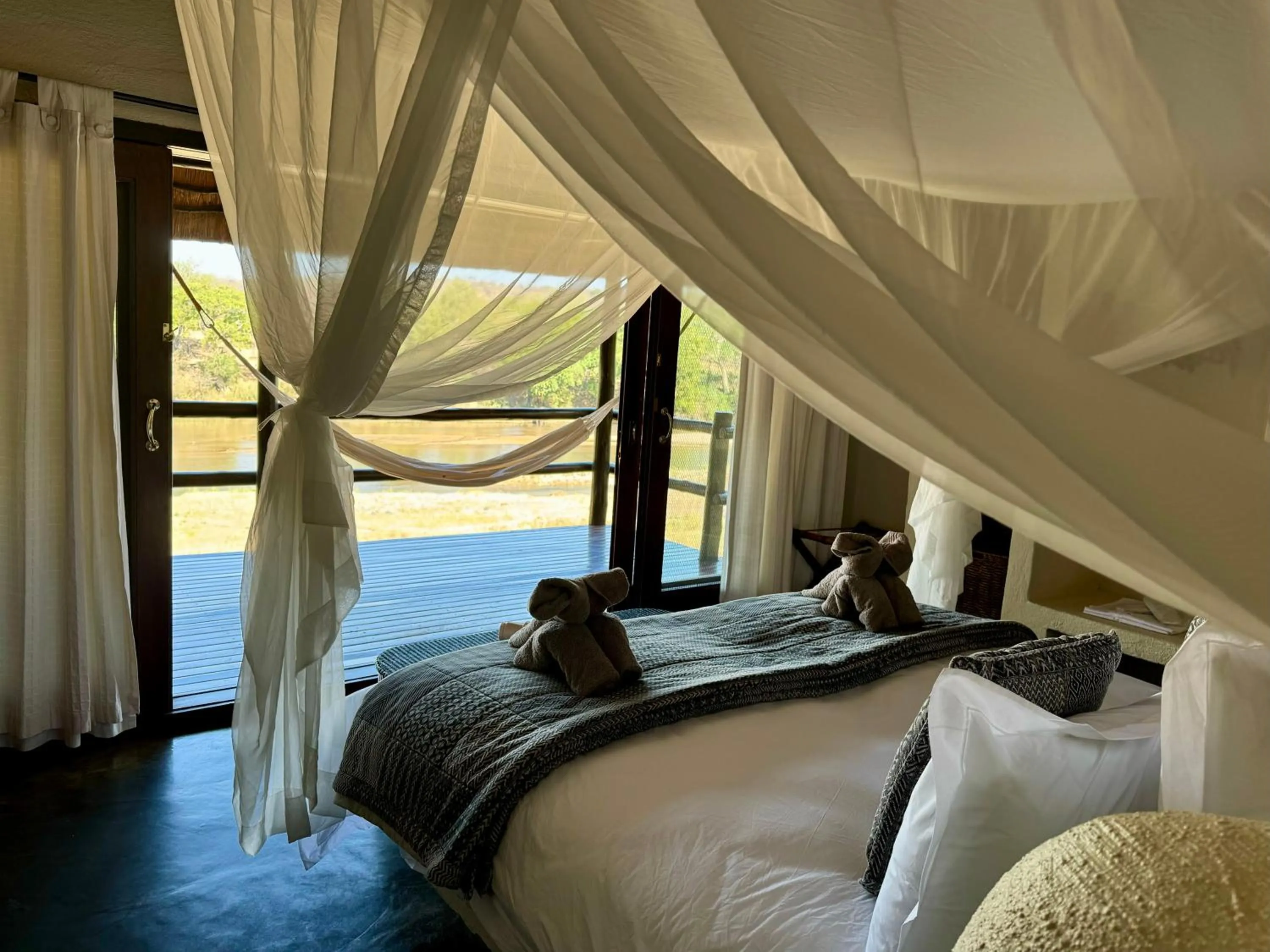 Bedroom, Bed in Nyati Safari Lodge