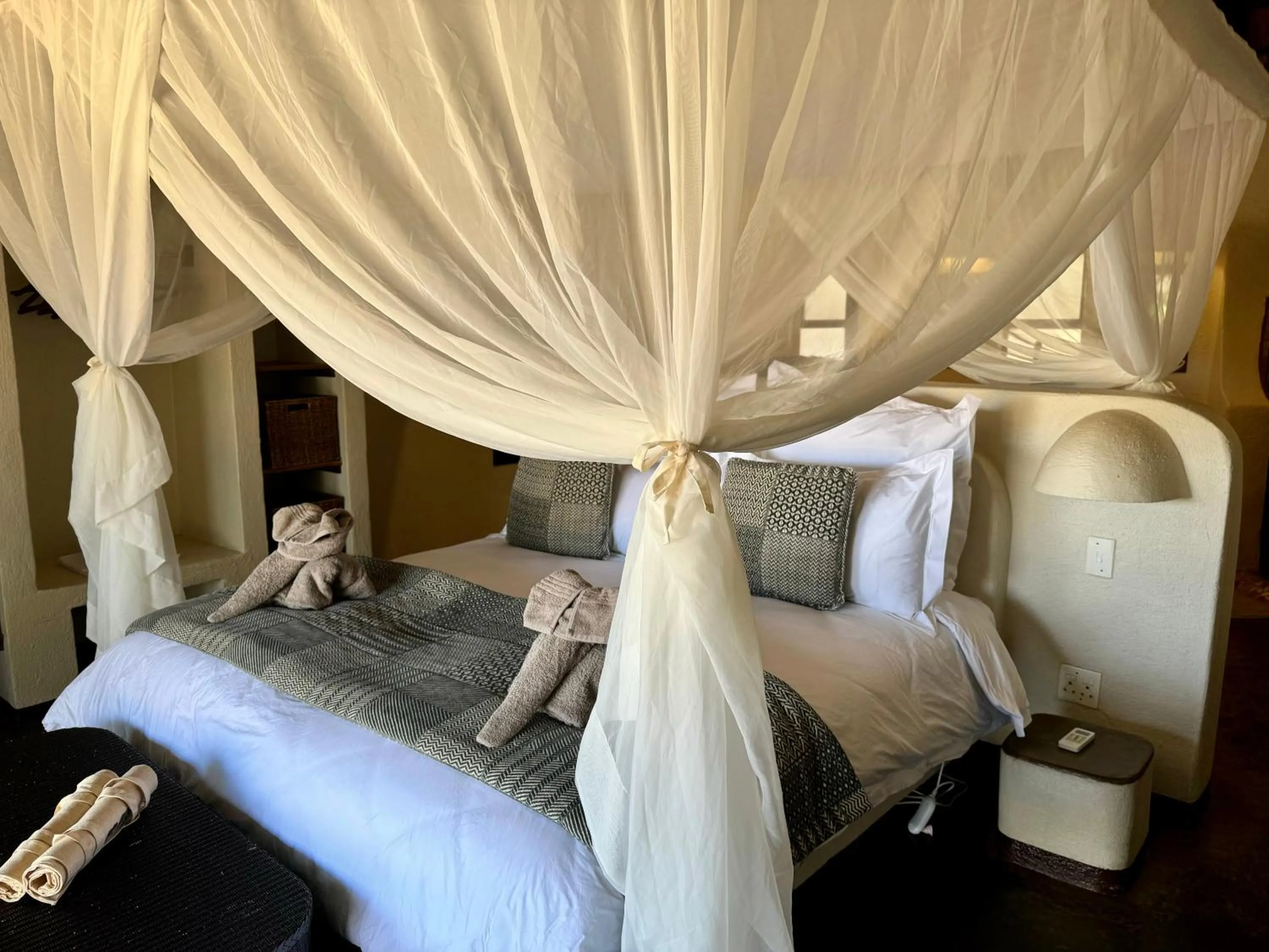 Bedroom, Bed in Nyati Safari Lodge