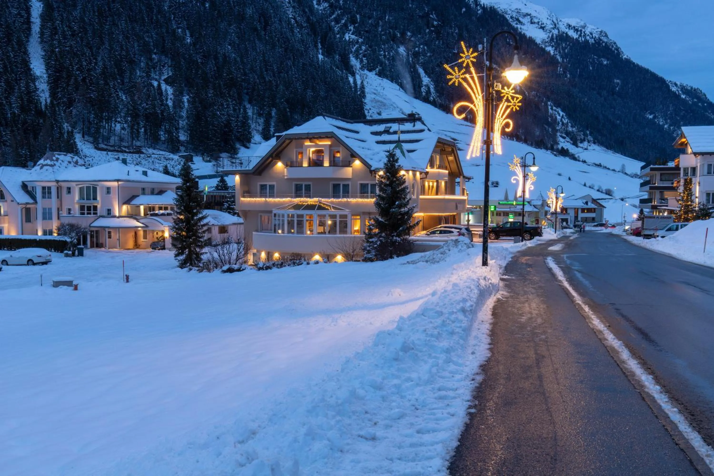 Property building in Hotel Neder