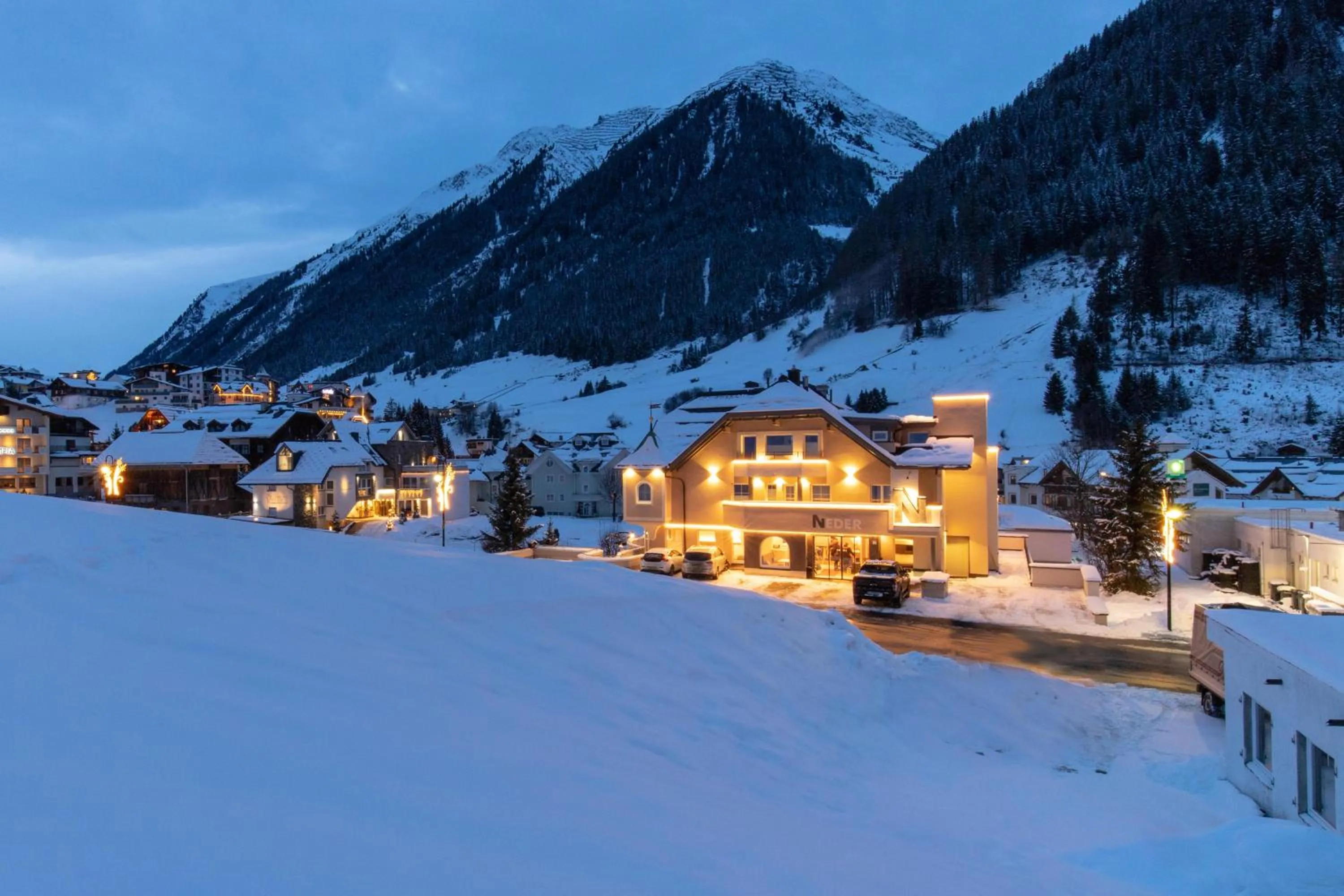 Property building in Hotel Neder