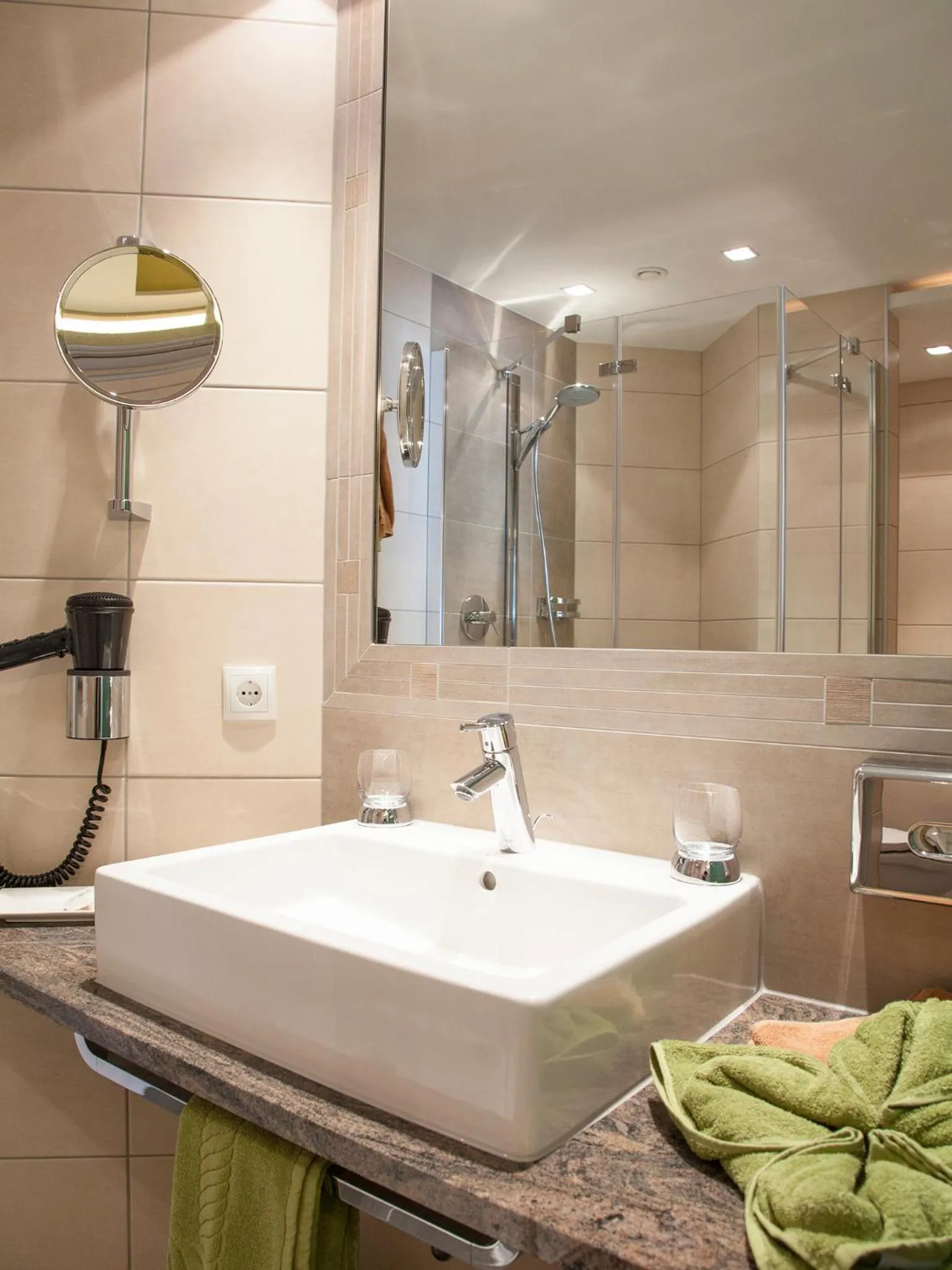 Bathroom in Hotel Neder