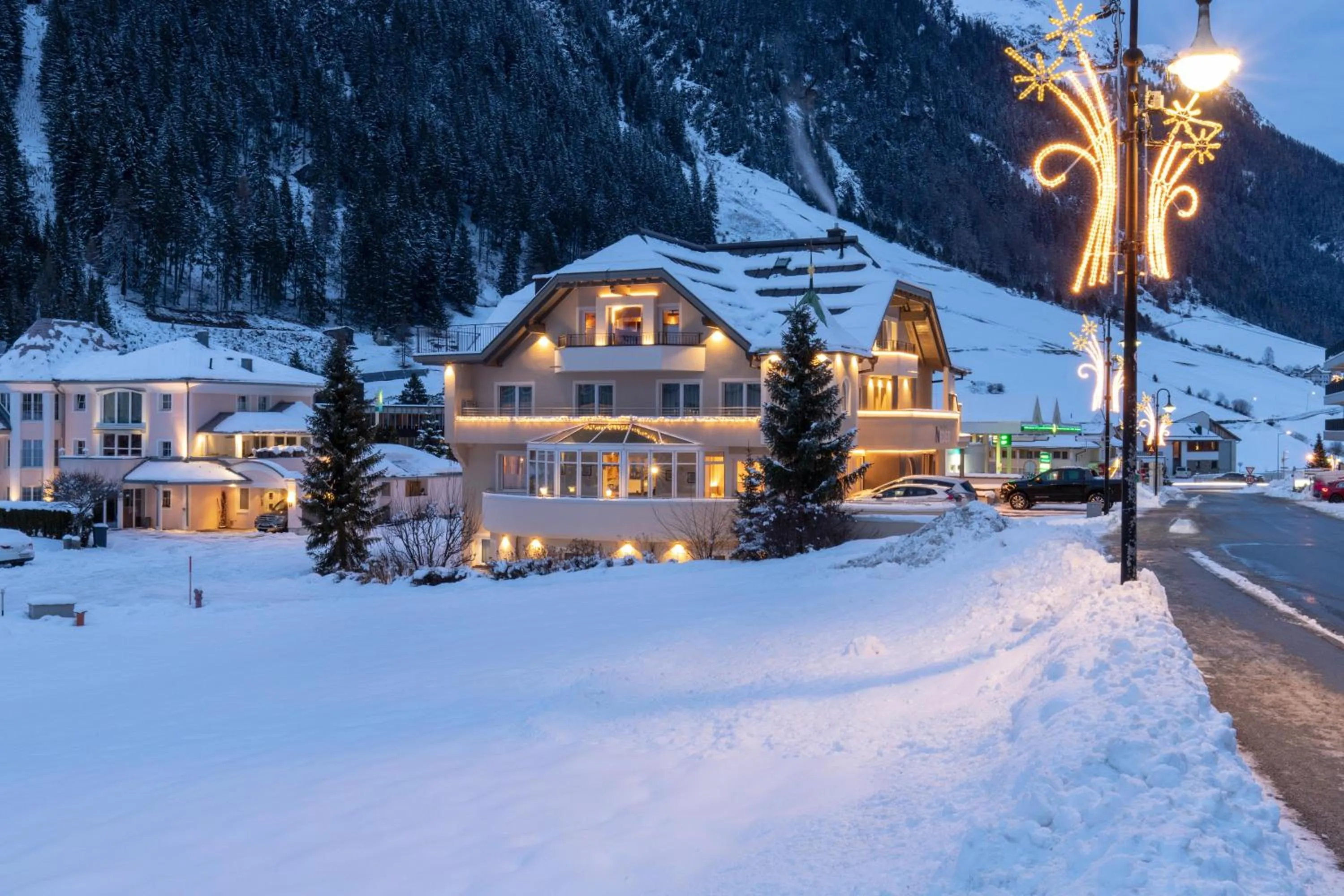 Property building in Hotel Neder