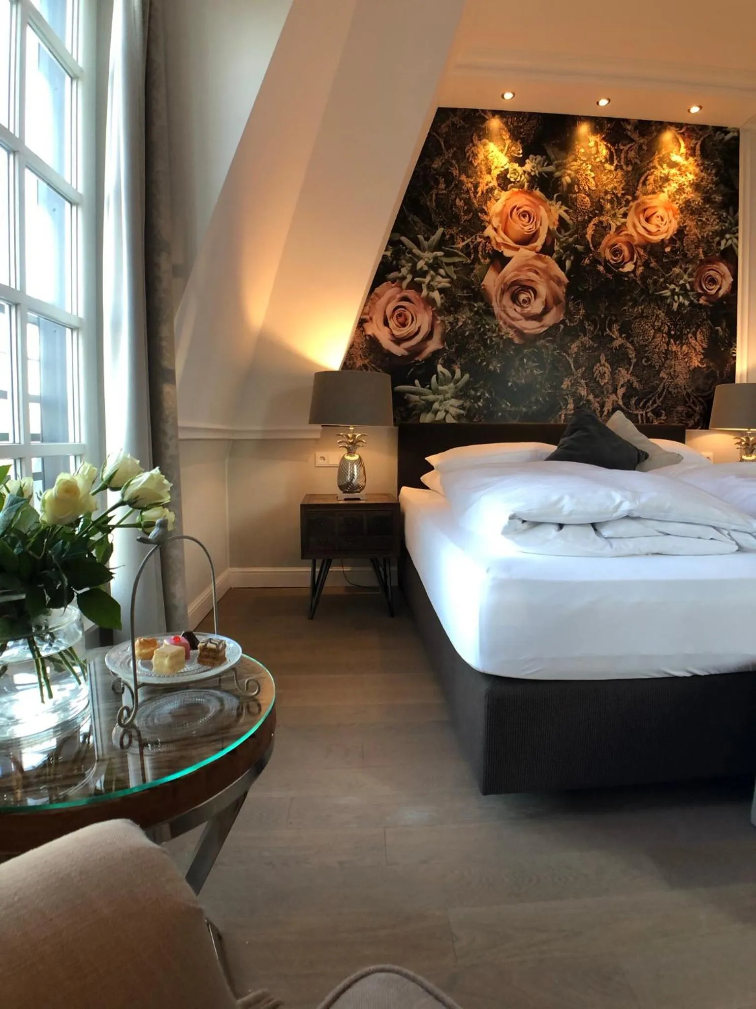 Photo of the whole room, Bed in The Starnbergsee Hideaway