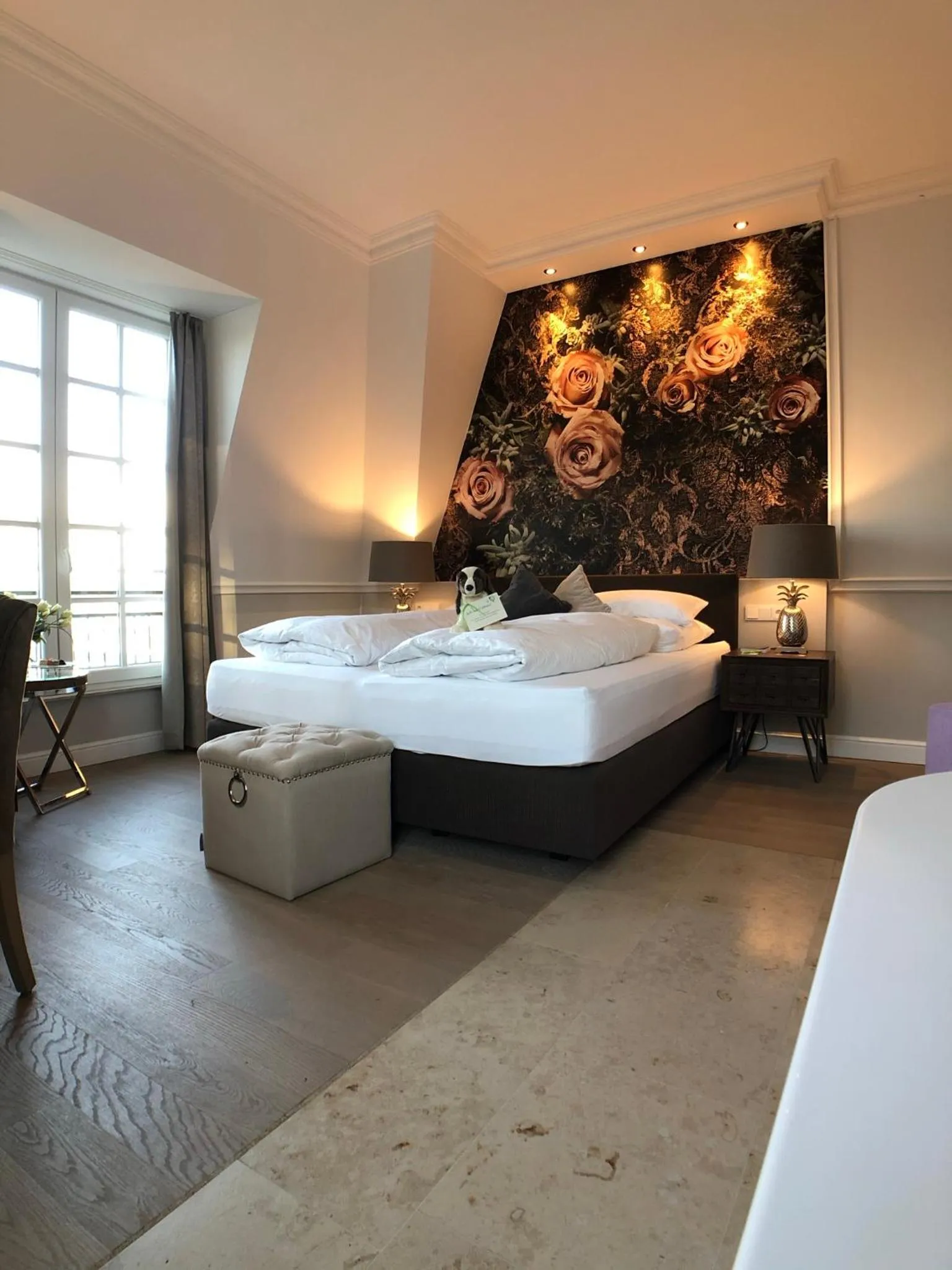 Bed in The Starnbergsee Hideaway