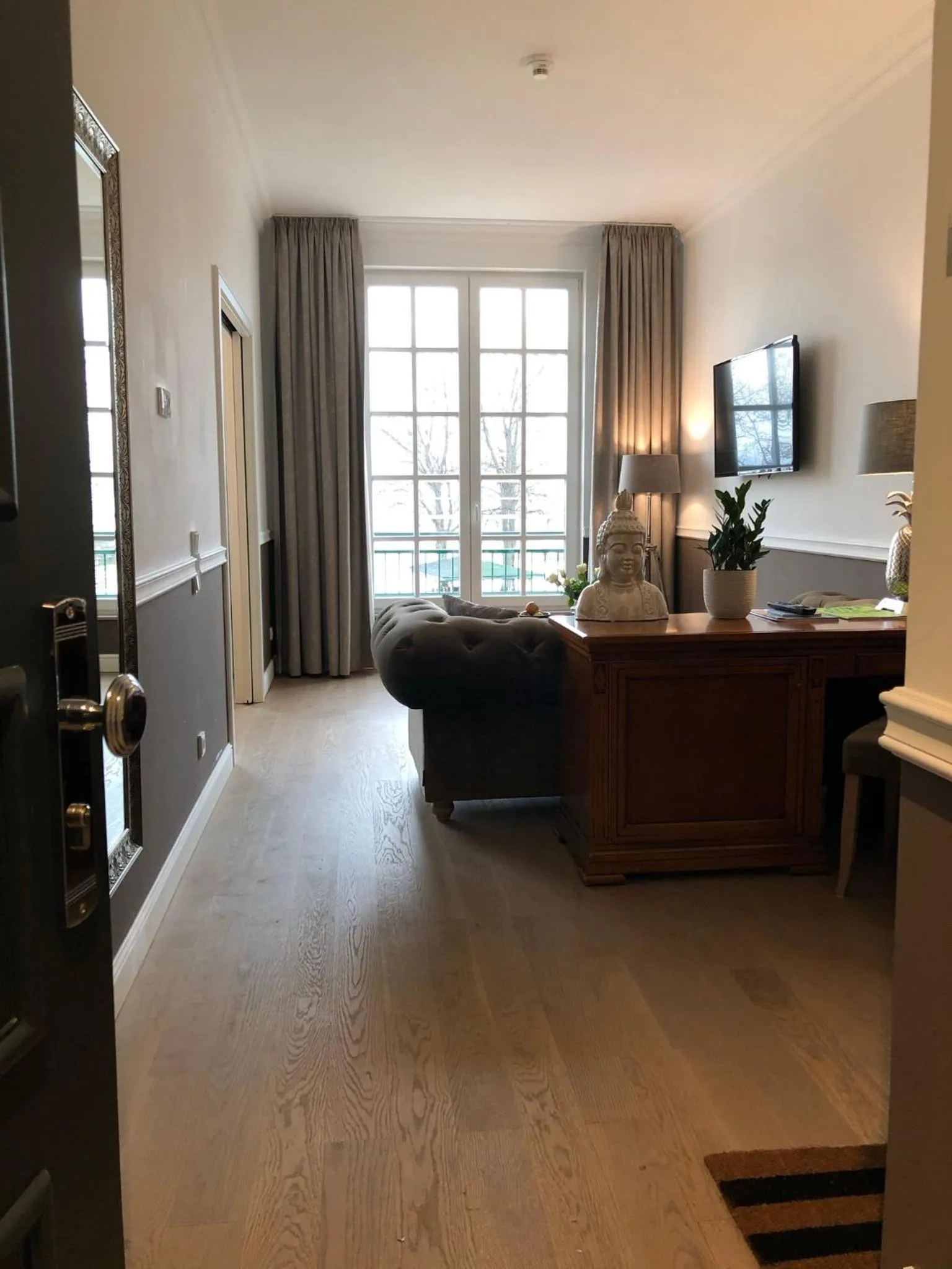 Photo of the whole room, Bed in The Starnbergsee Hideaway