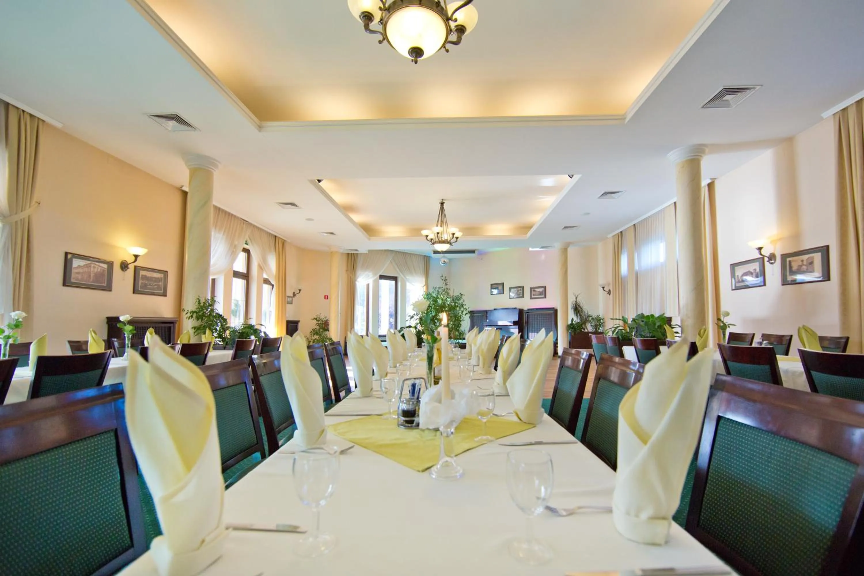 Restaurant/places to eat in Hotel Kameralny
