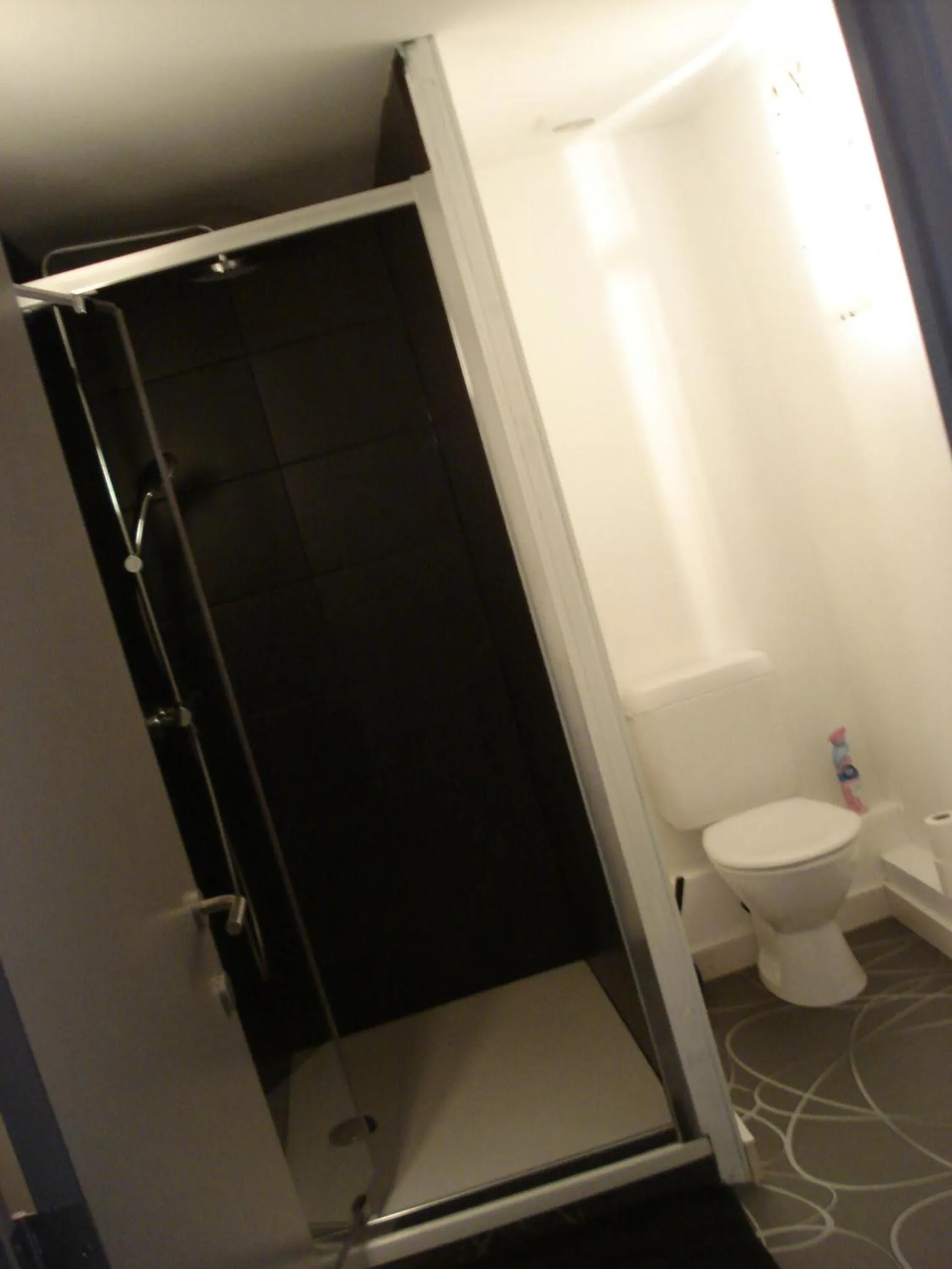 Shower in Hotel La Fayette