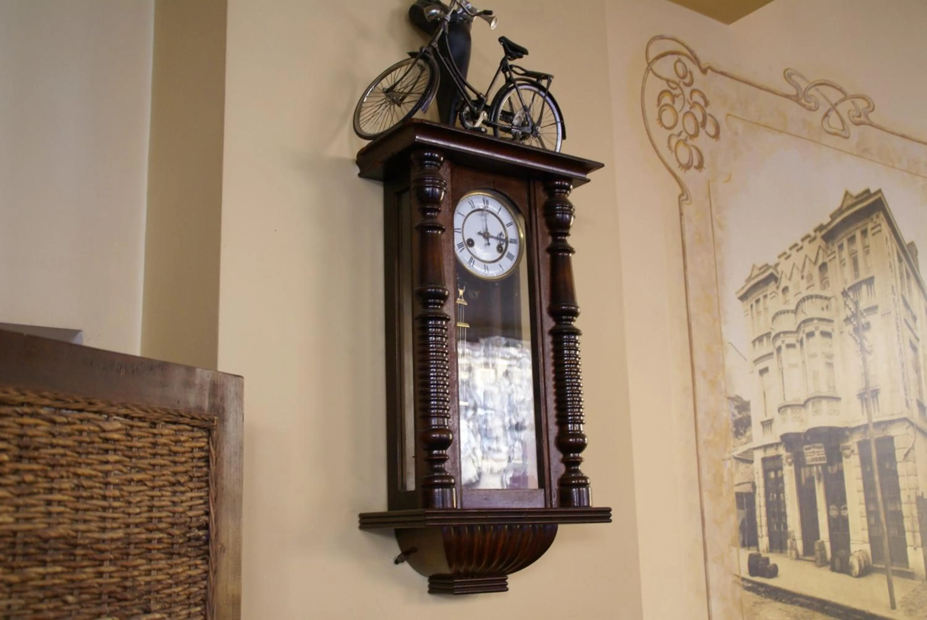 Restaurant/places to eat in Family Hotel Chiplakoff