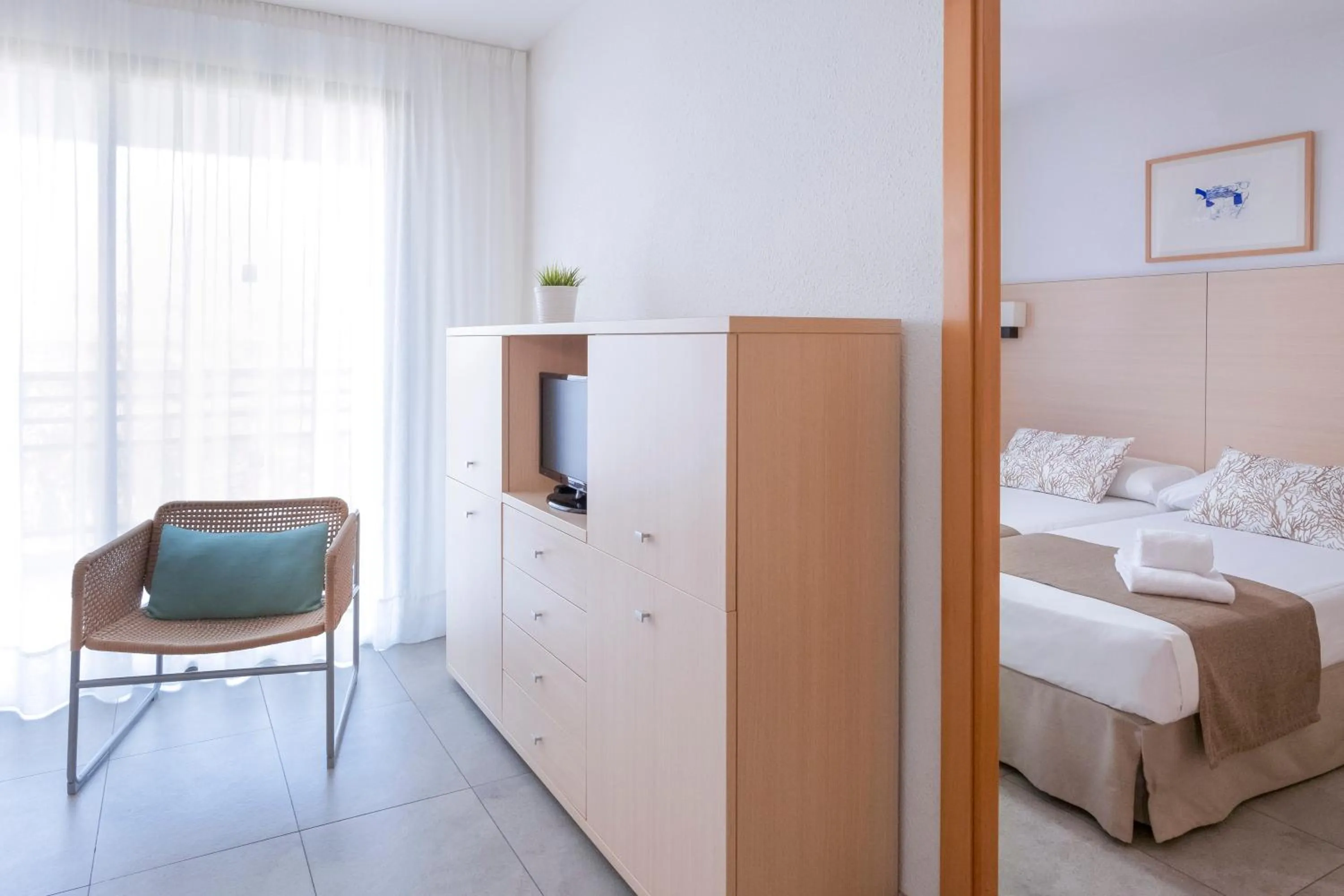 Living room, Bed in Apartaments Cye Salou