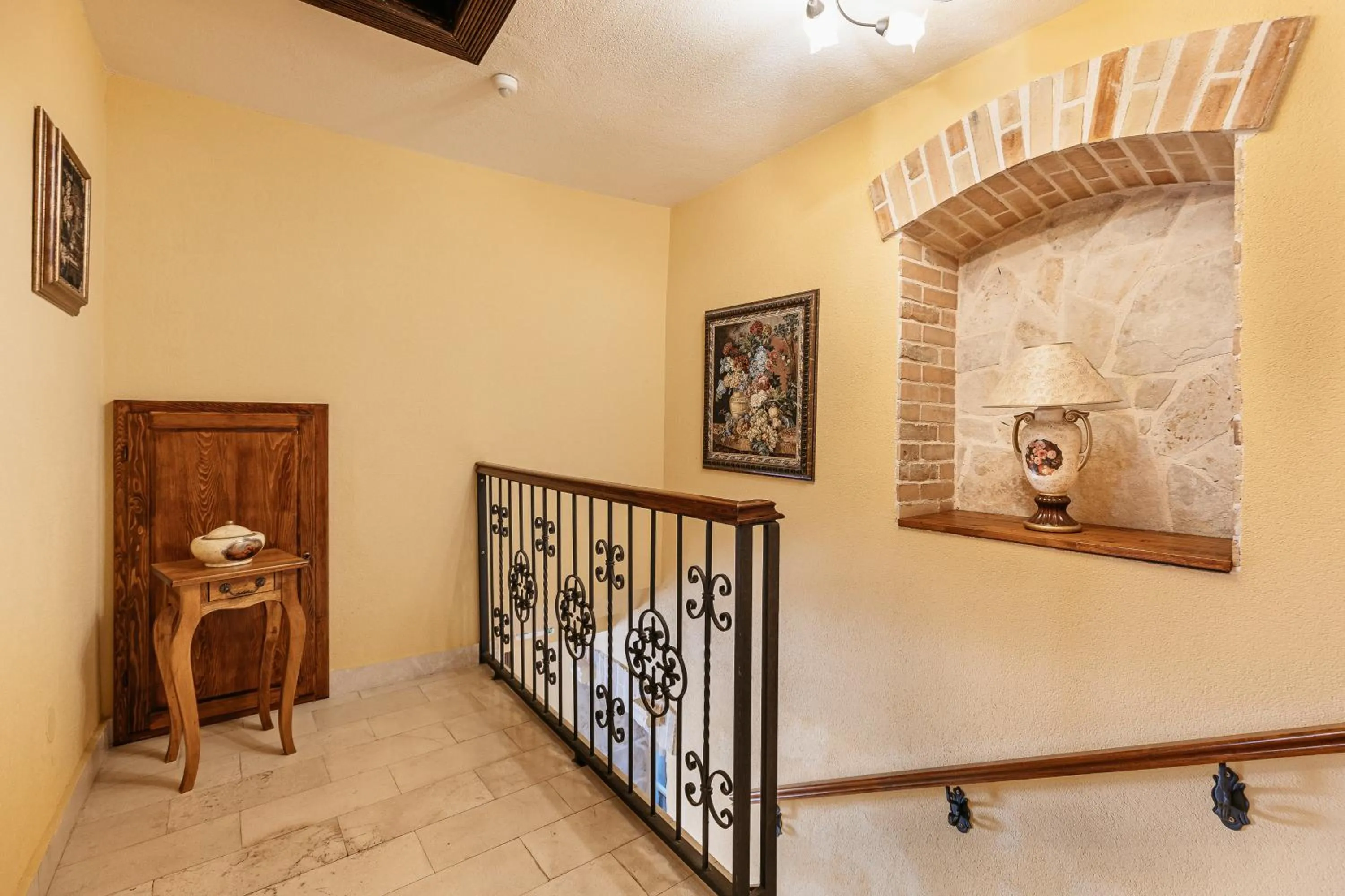 Property building in Hotel Monte Cristo