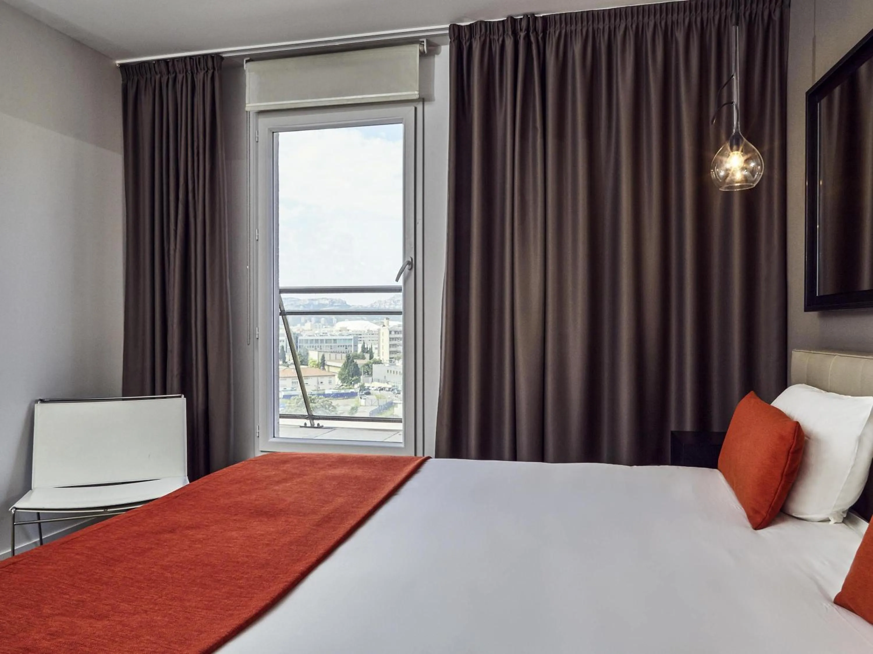 Bedroom, Bed in Aparthotel Adagio Marseille Timone