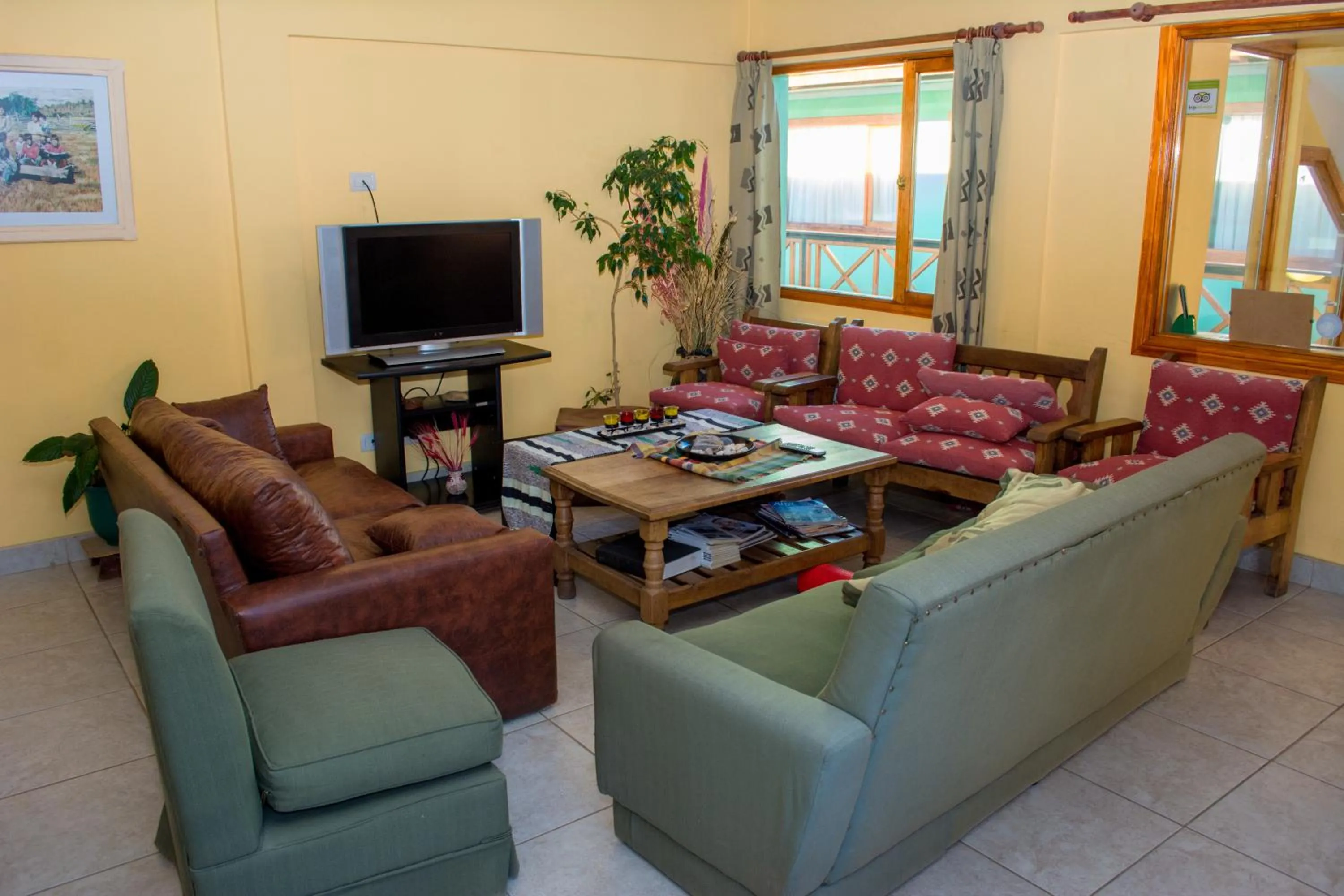 Communal lounge/ TV room in Hosteria Les Eclaireurs