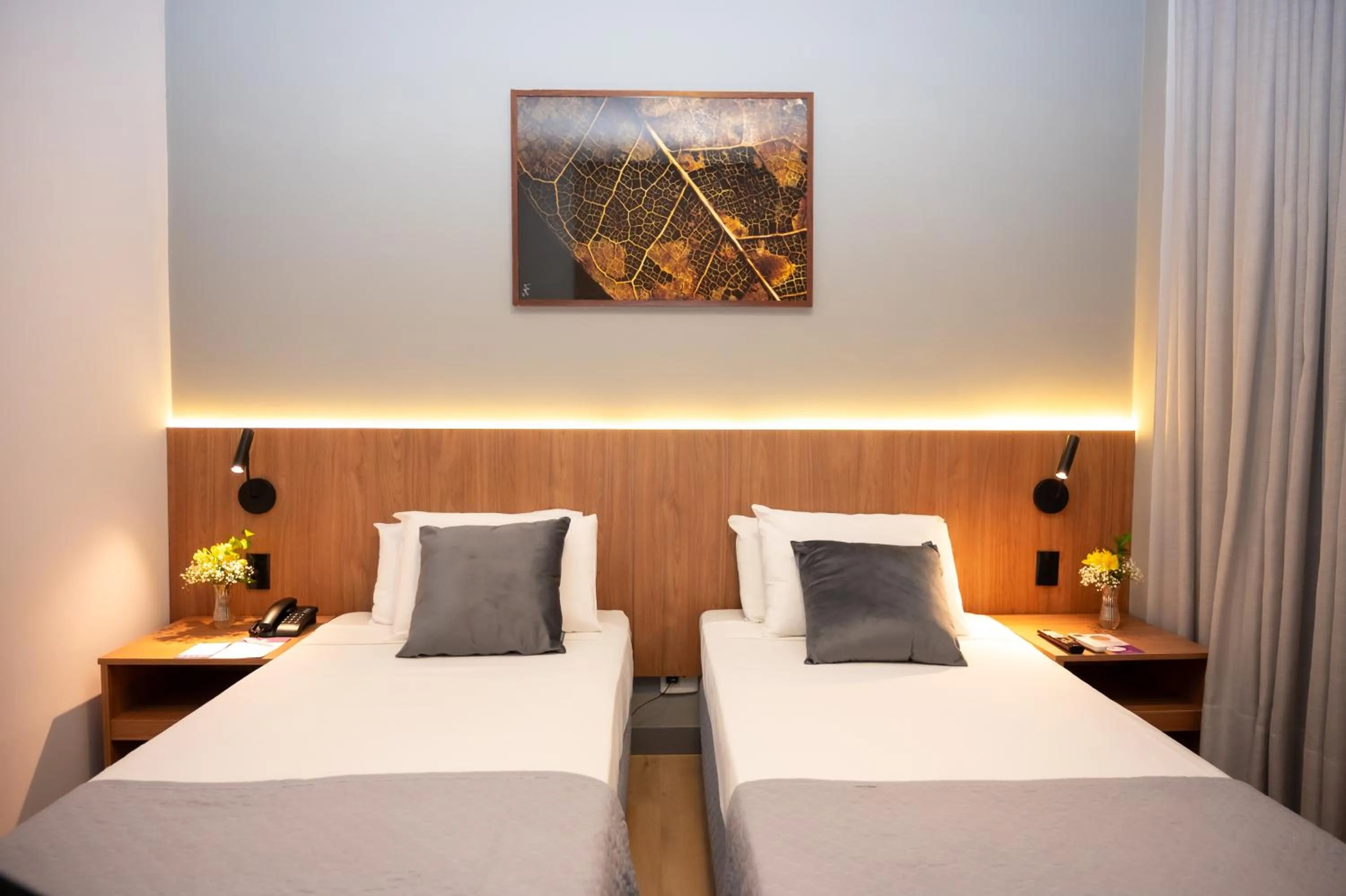 Bedroom, Bed in Delcas Hotel