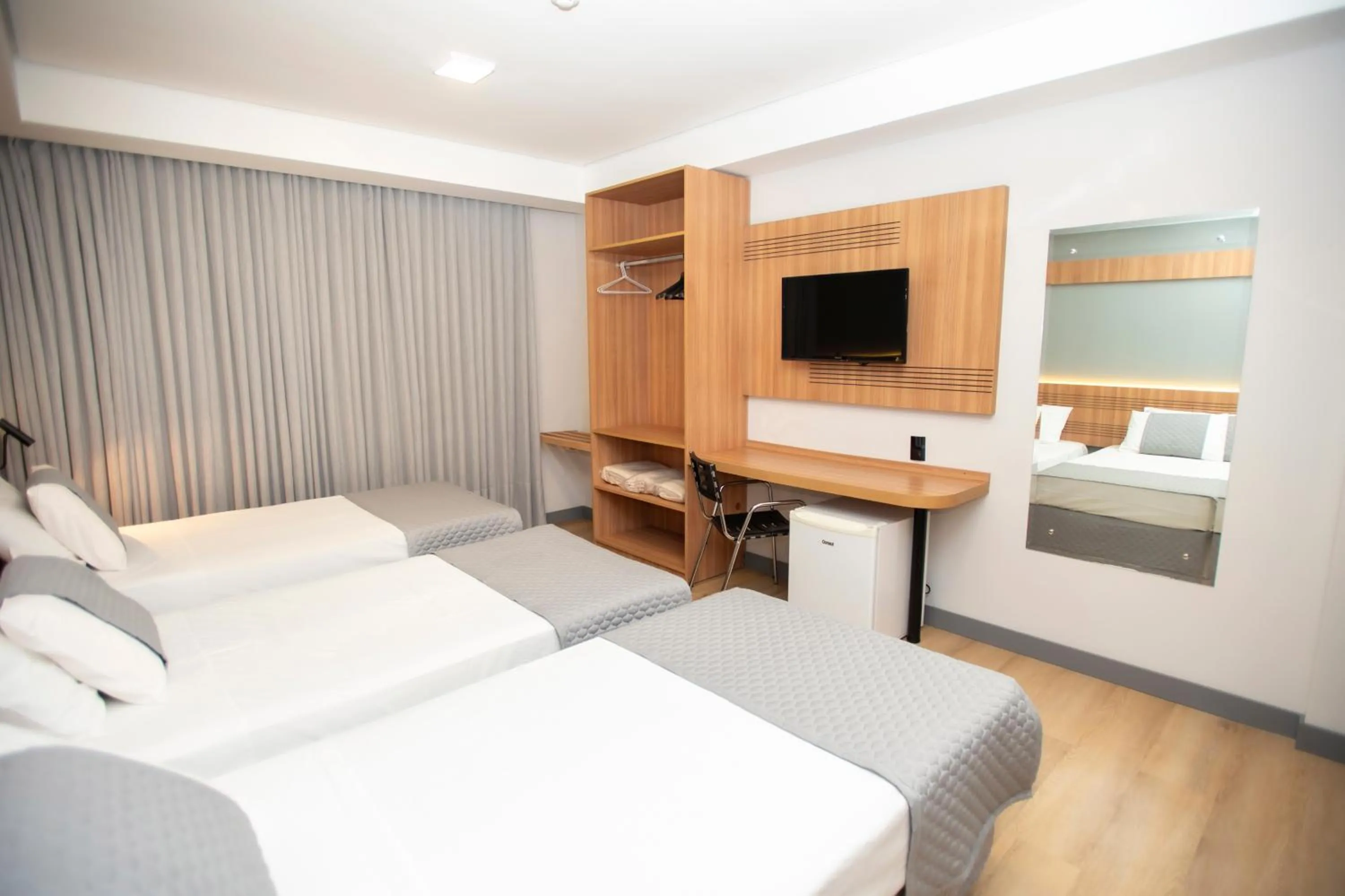 Bedroom, Bed in Delcas Hotel