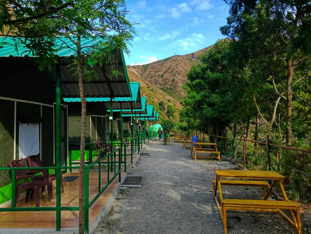 Mountain view in Room on the Roof, Viraatkhai-Chakrata, By Himalayan Eco Lodges