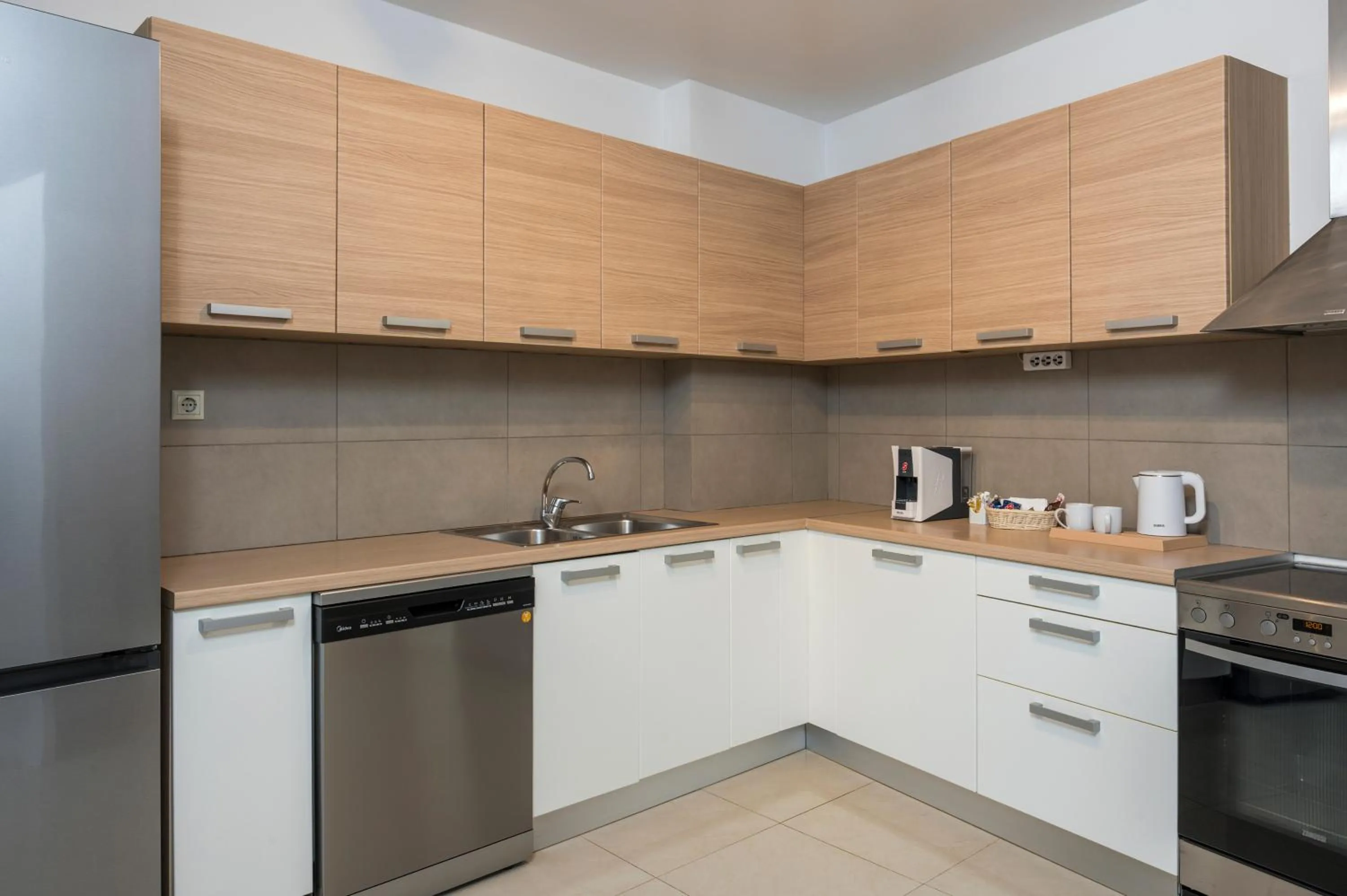 Coffee/tea facilities in Trianon Luxury Apartments & Suites