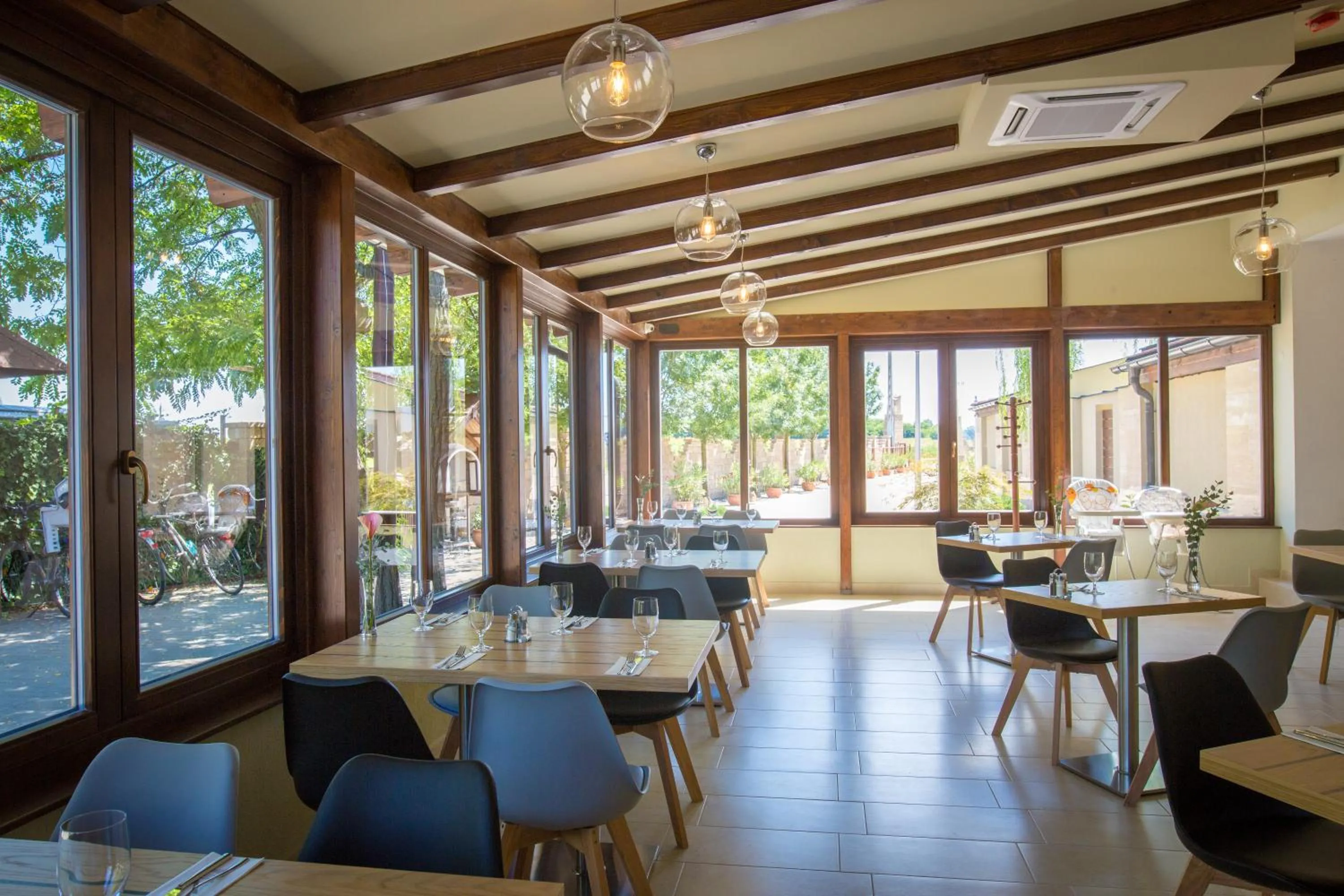 Restaurant/places to eat in Nádas Tó Park Hotel