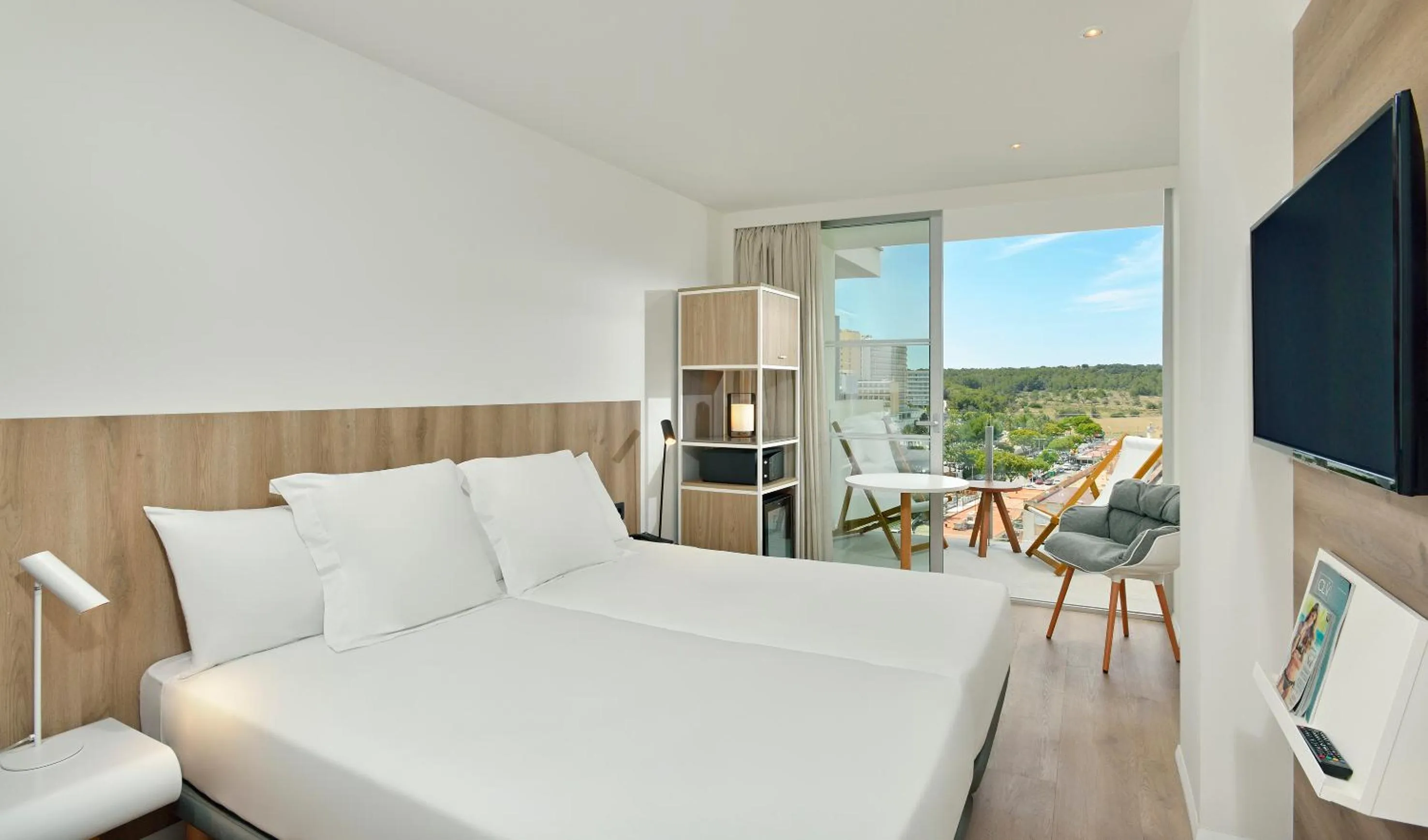 Bedroom, Bed in INNSiDE by Meliá Calviá Beach