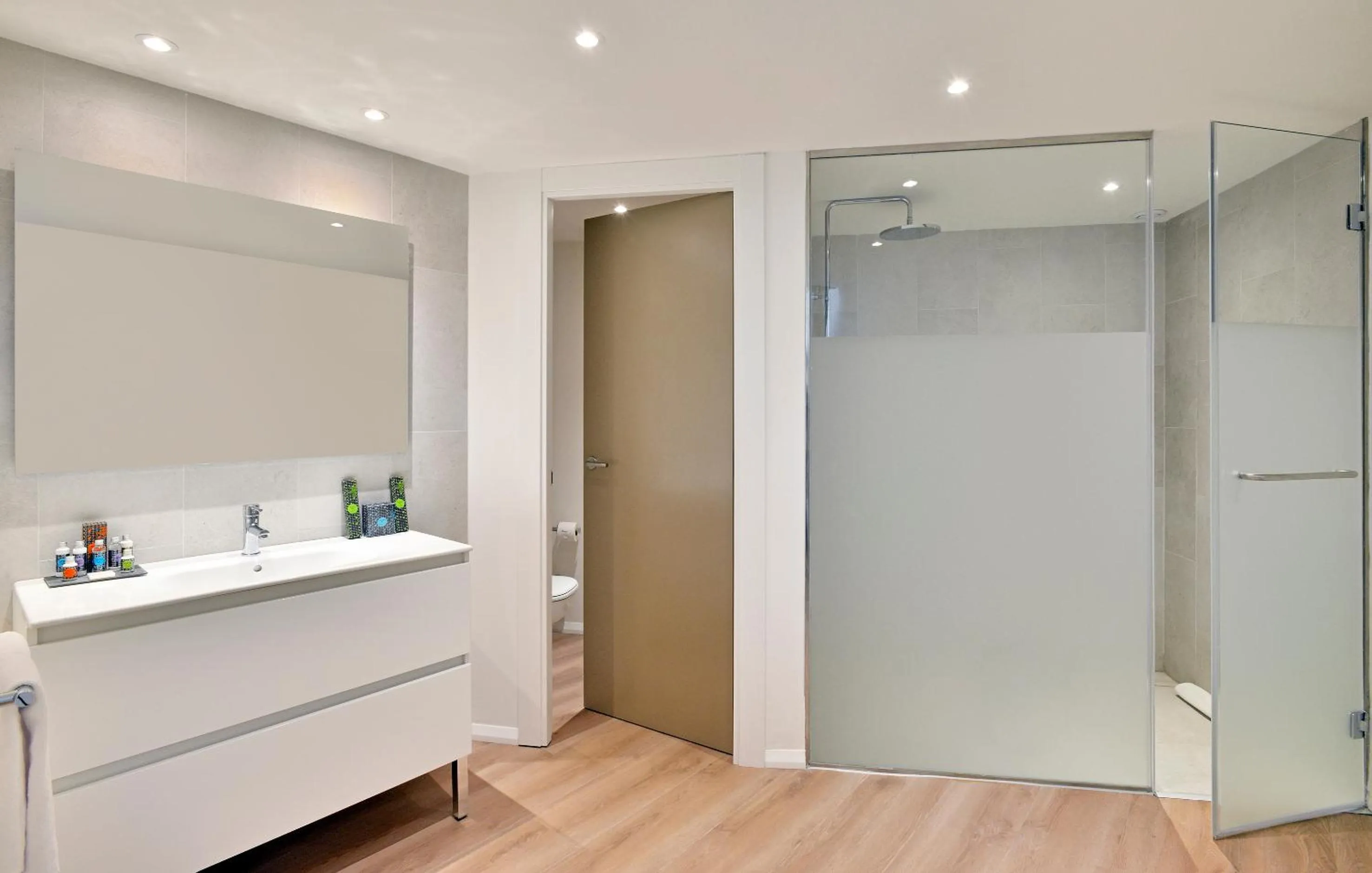 Bathroom in INNSiDE by Meliá Calviá Beach