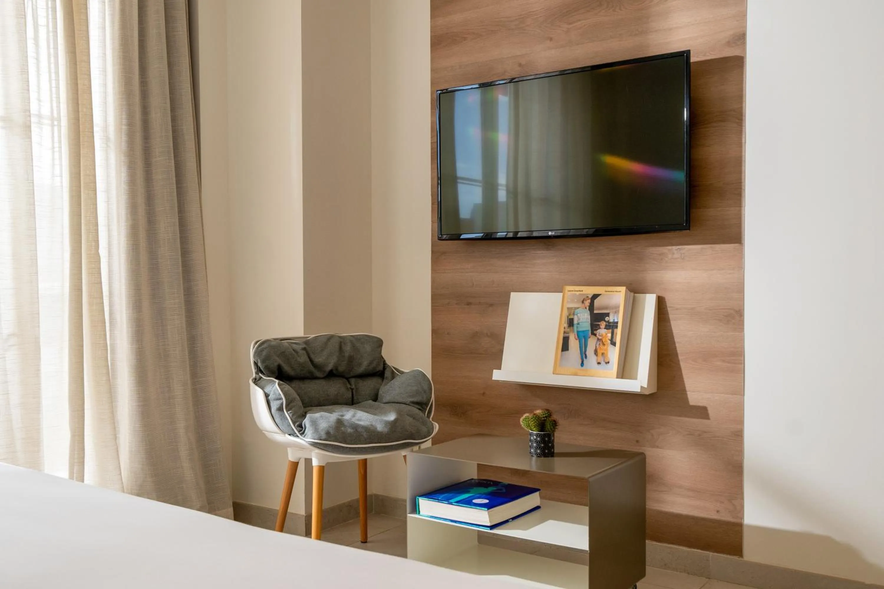 TV and multimedia in INNSiDE by Meliá Calviá Beach