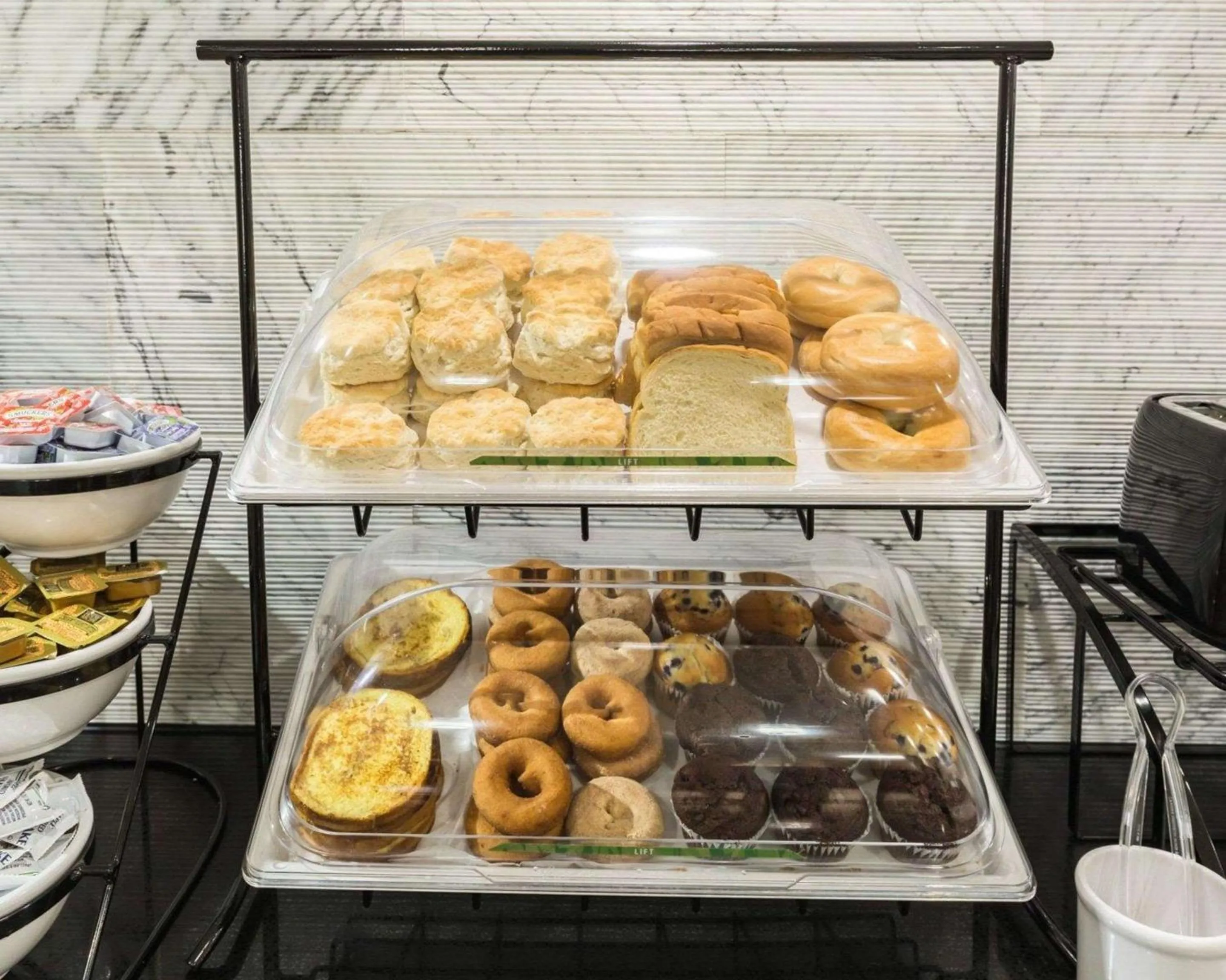 Restaurant/places to eat in Econo Lodge Inn & Suites East Houston I-10