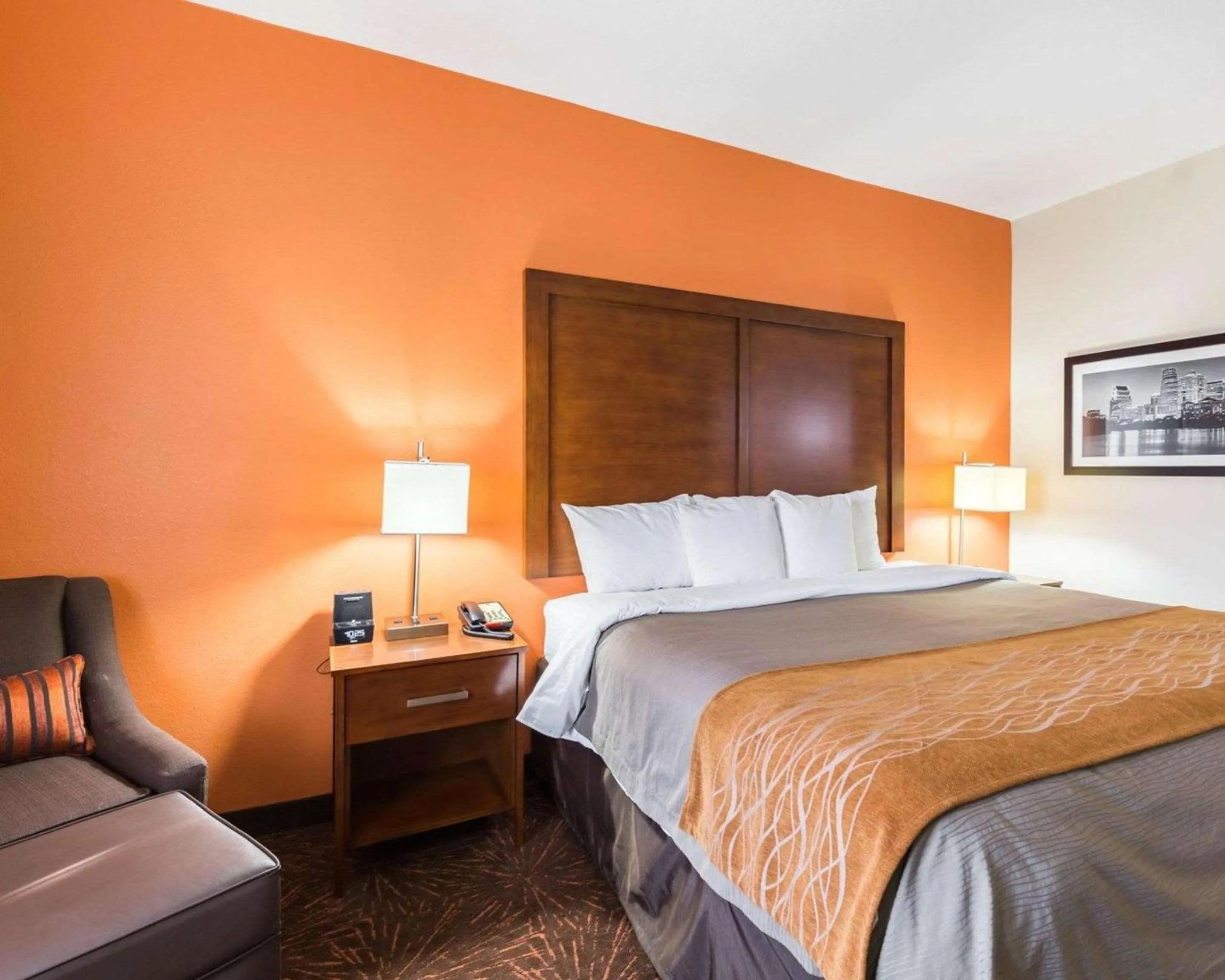 Photo of the whole room, Bed in Econo Lodge Inn & Suites East Houston I-10