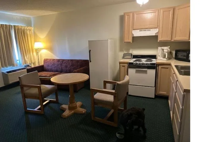 Living room in Oakridge Motel