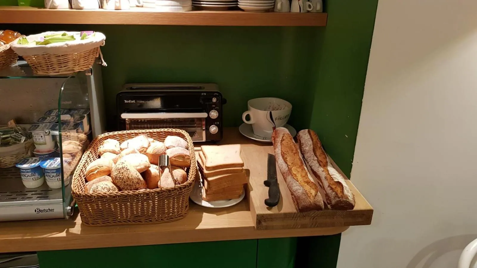 Buffet breakfast in Hôtel Sunny