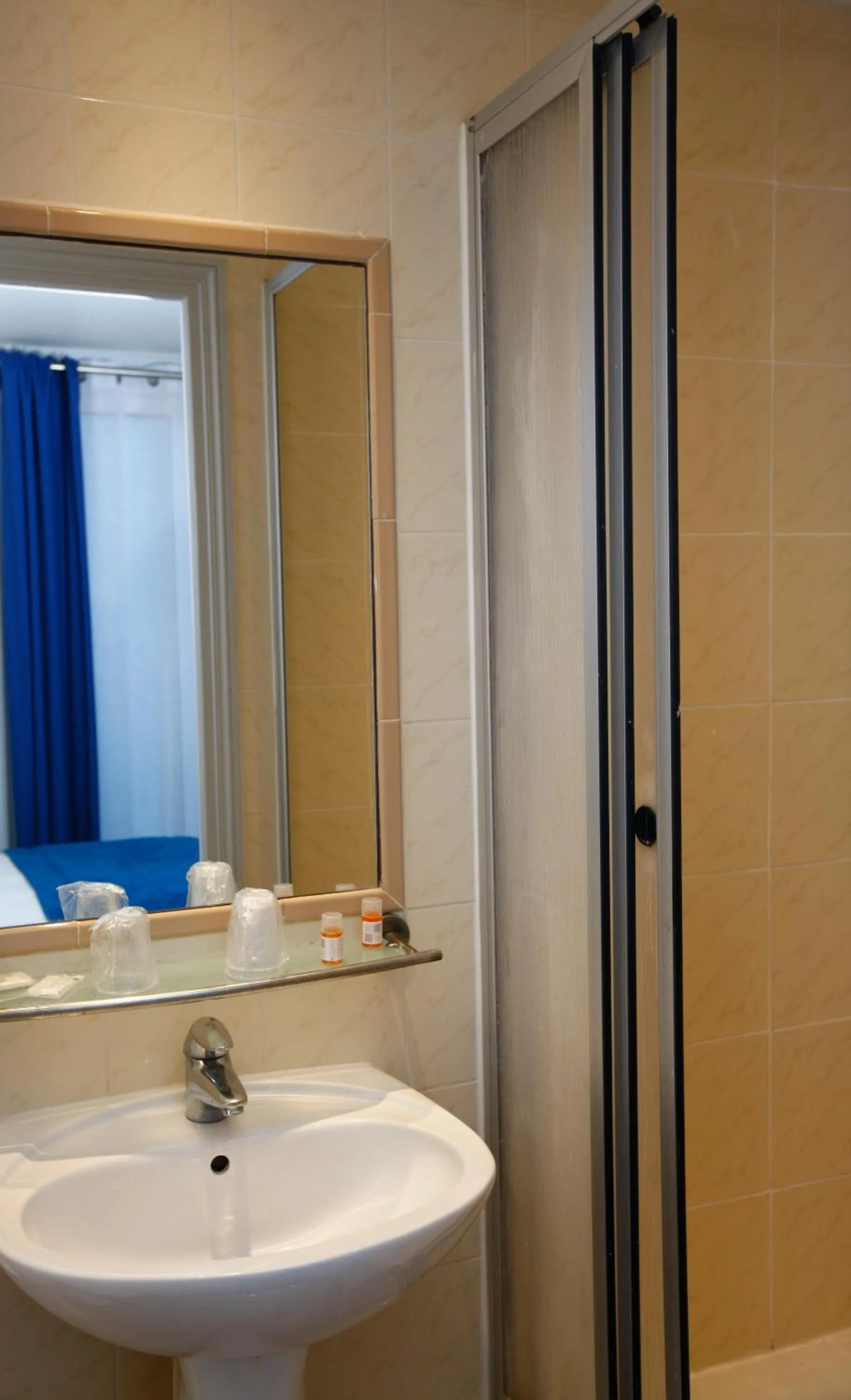 Bathroom in Hôtel Sunny