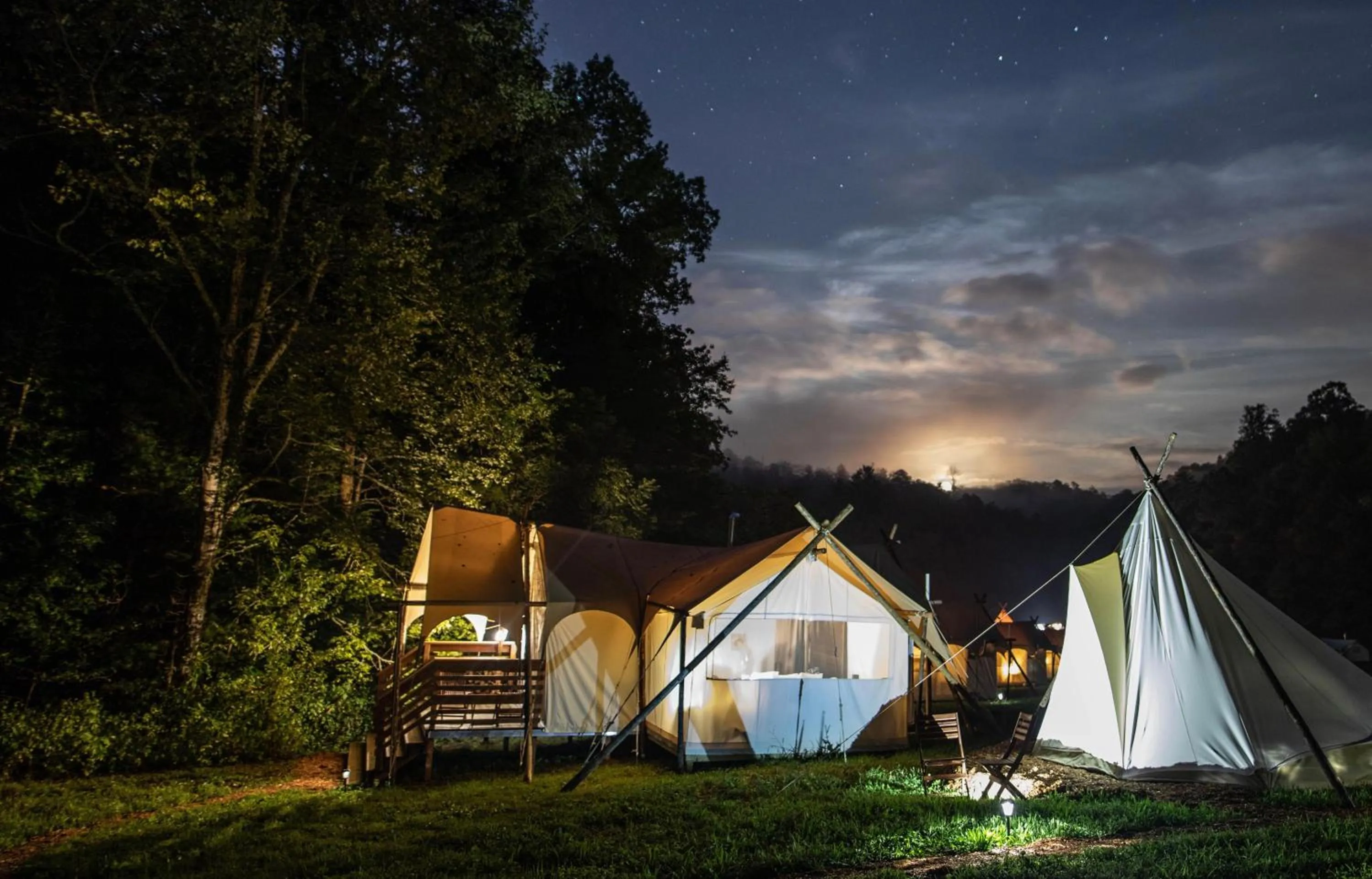 Property building in Under Canvas Great Smoky Mountains