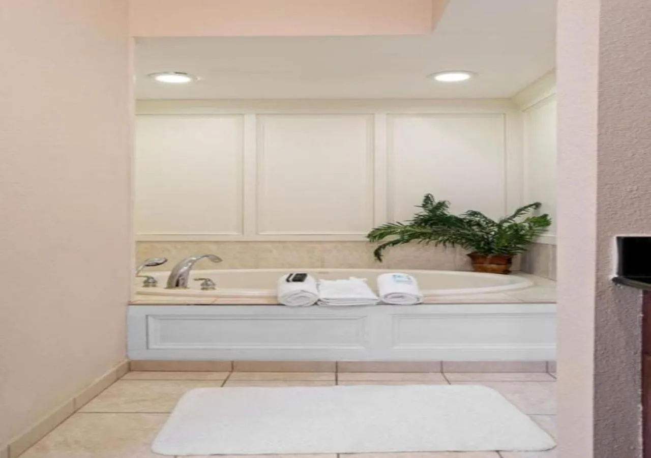 Hot Tub in The Wilshire Grand Hotel