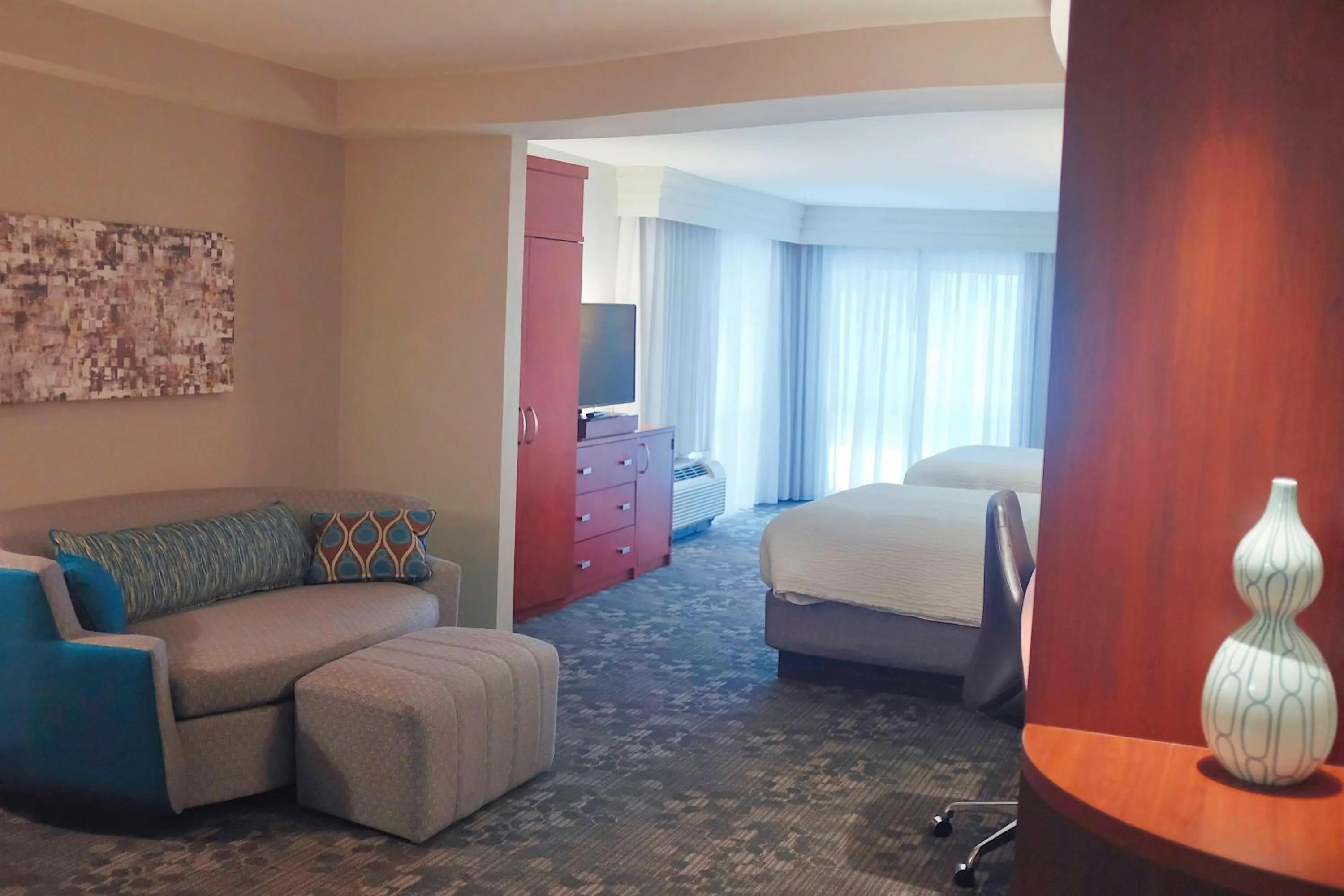 Photo of the whole room, Bed in Courtyard by Marriott Owensboro