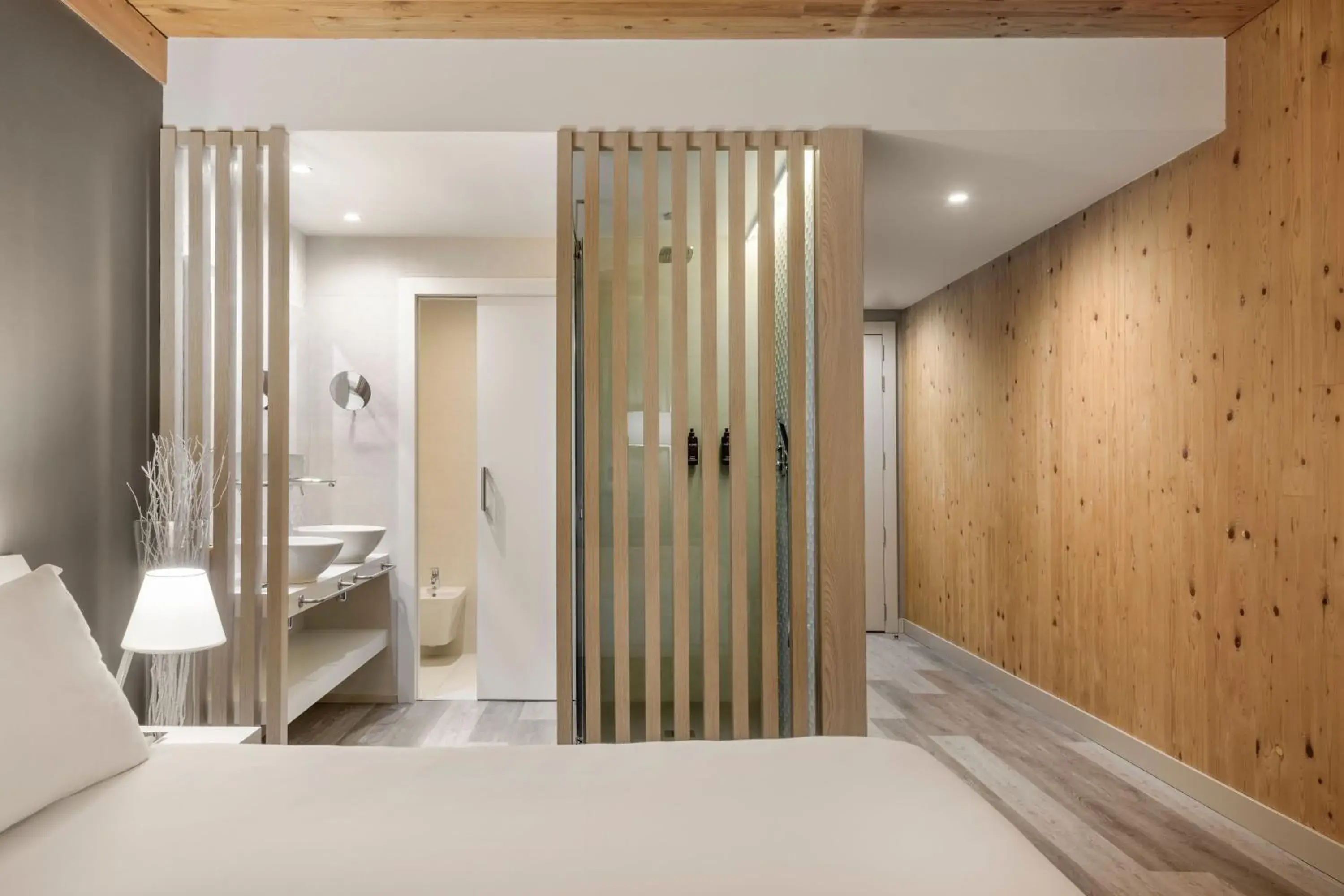 Deluxe Twin Room with River View in Palacio Tondón, La Rioja Brinas, Autograph Collection Deluxe Twin Room with River View in Palacio Tondón, La Rioja Brinas, Autograph Collection