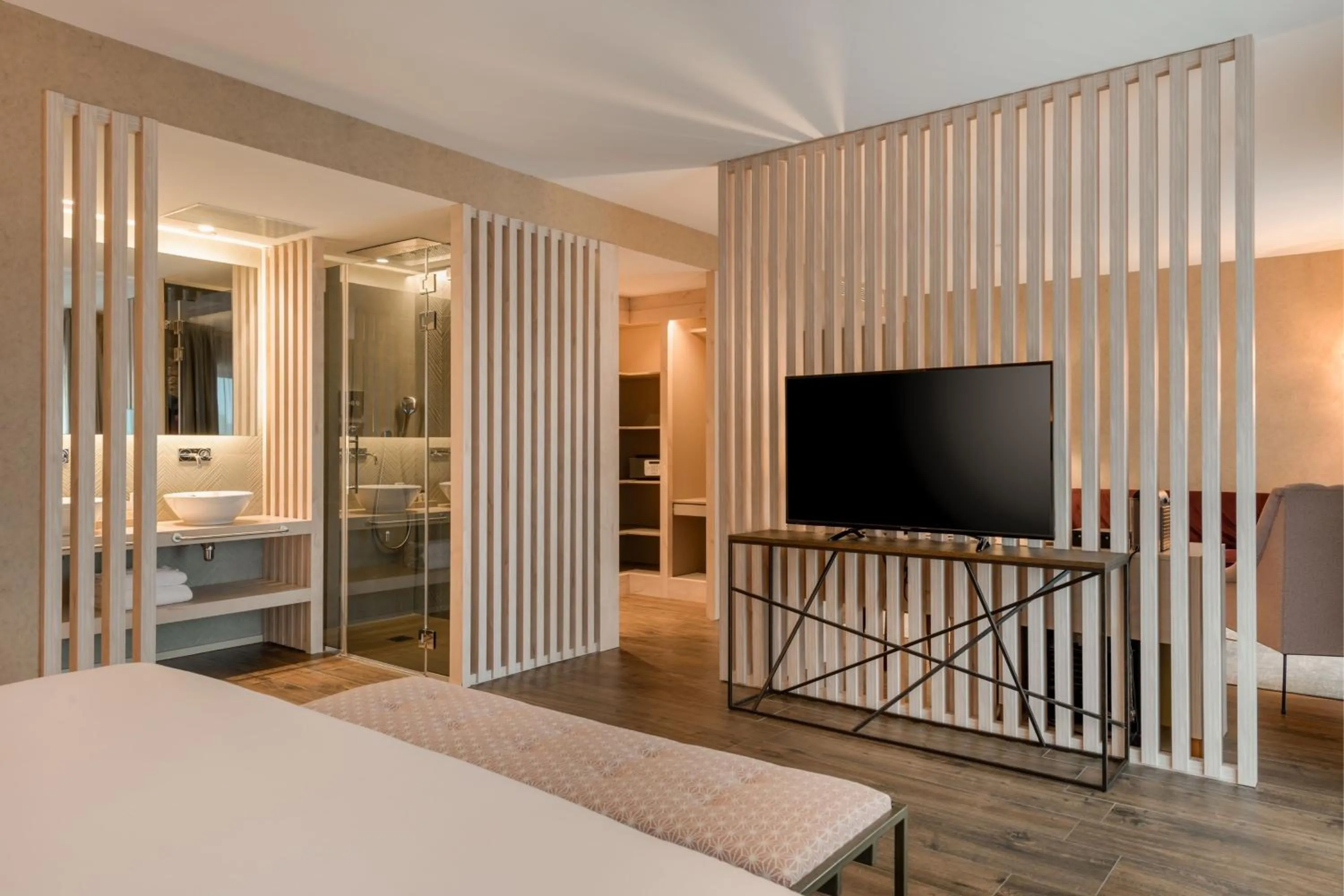 Photo of the whole room, Bed in Palacio Tondón, La Rioja Brinas, Autograph Collection