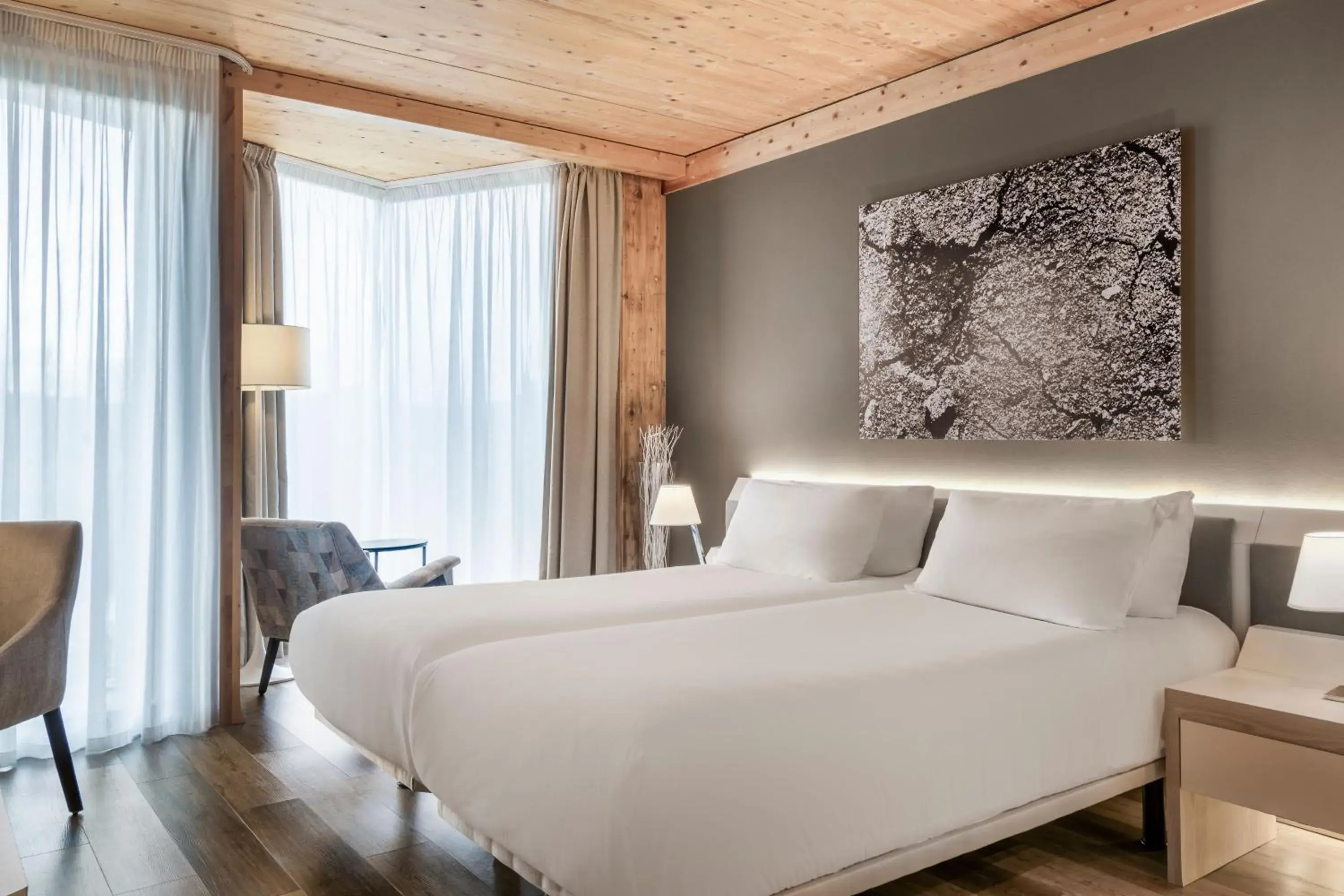 Deluxe Twin Room with River View in Palacio Tondón, La Rioja Brinas, Autograph Collection Deluxe Twin Room with River View in Palacio Tondón, La Rioja Brinas, Autograph Collection