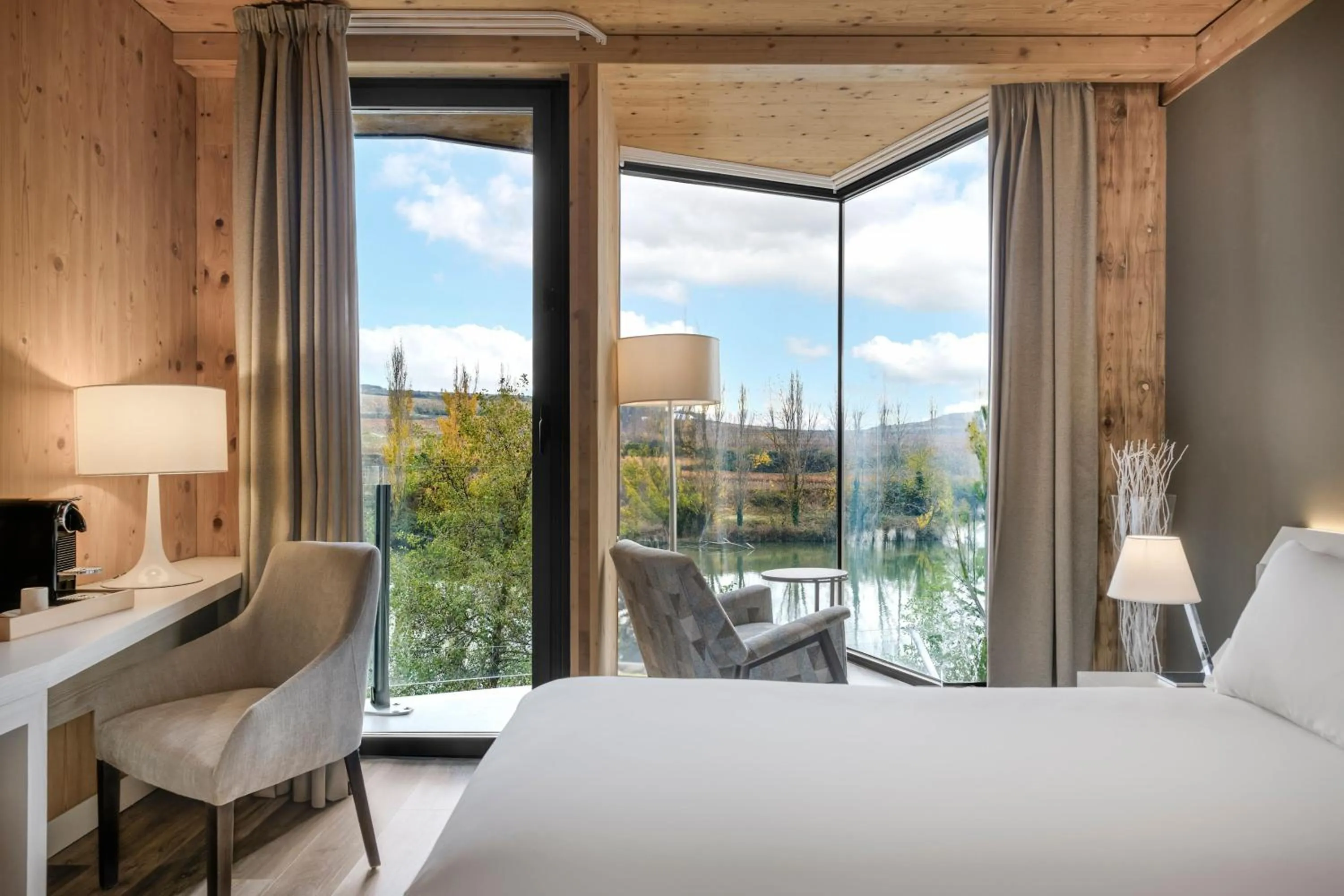 Photo of the whole room, Bed in Palacio Tondón, La Rioja Brinas, Autograph Collection