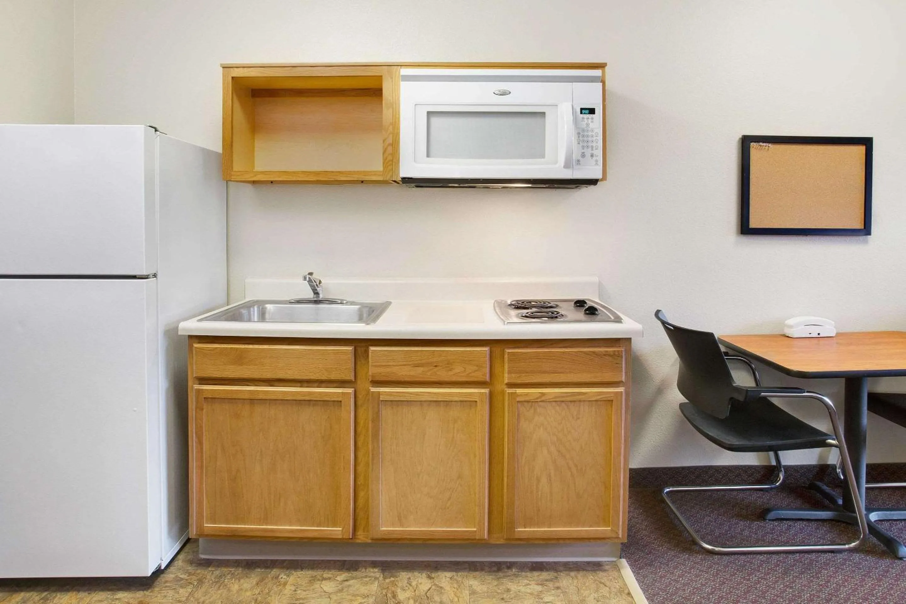 Kitchen or kitchenette in WoodSpring Suites Cincinnati Fairfield