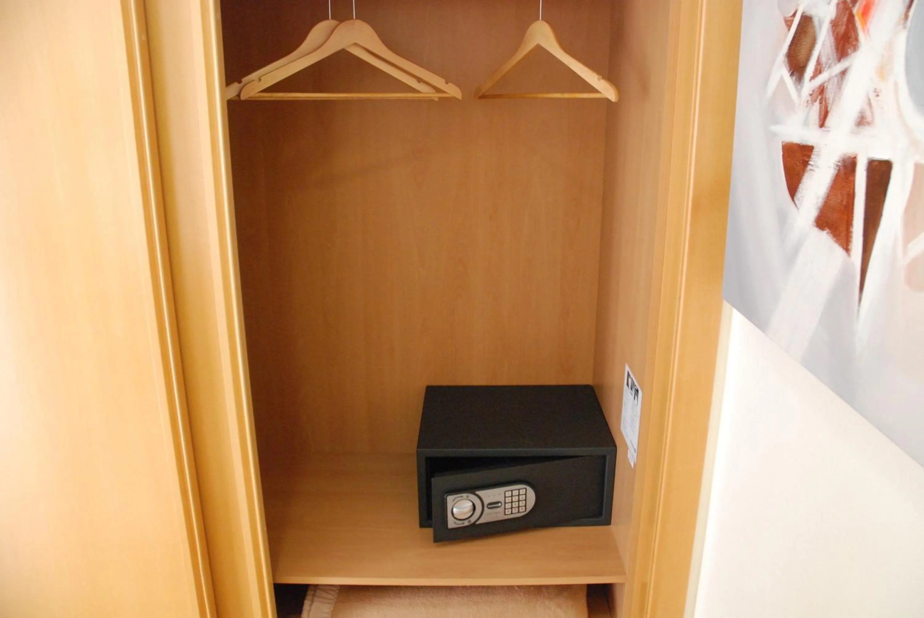 safe in Hospedaria Recomeçar