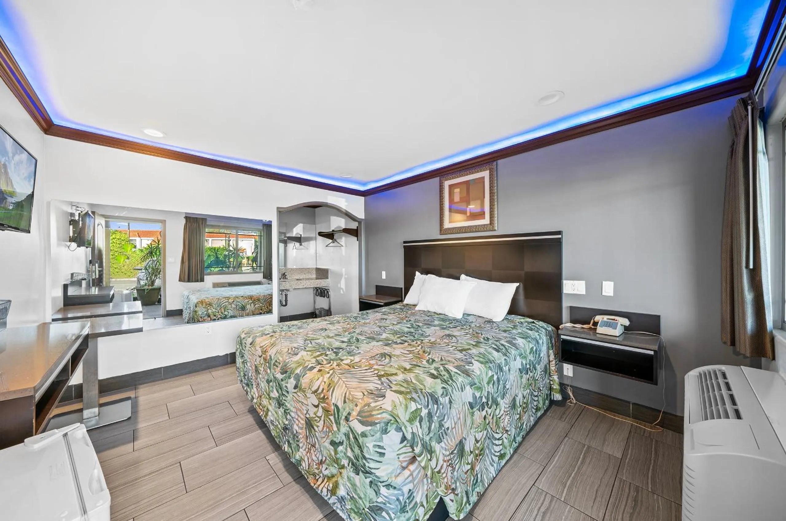 Bed in Starlight Inn South El Monte