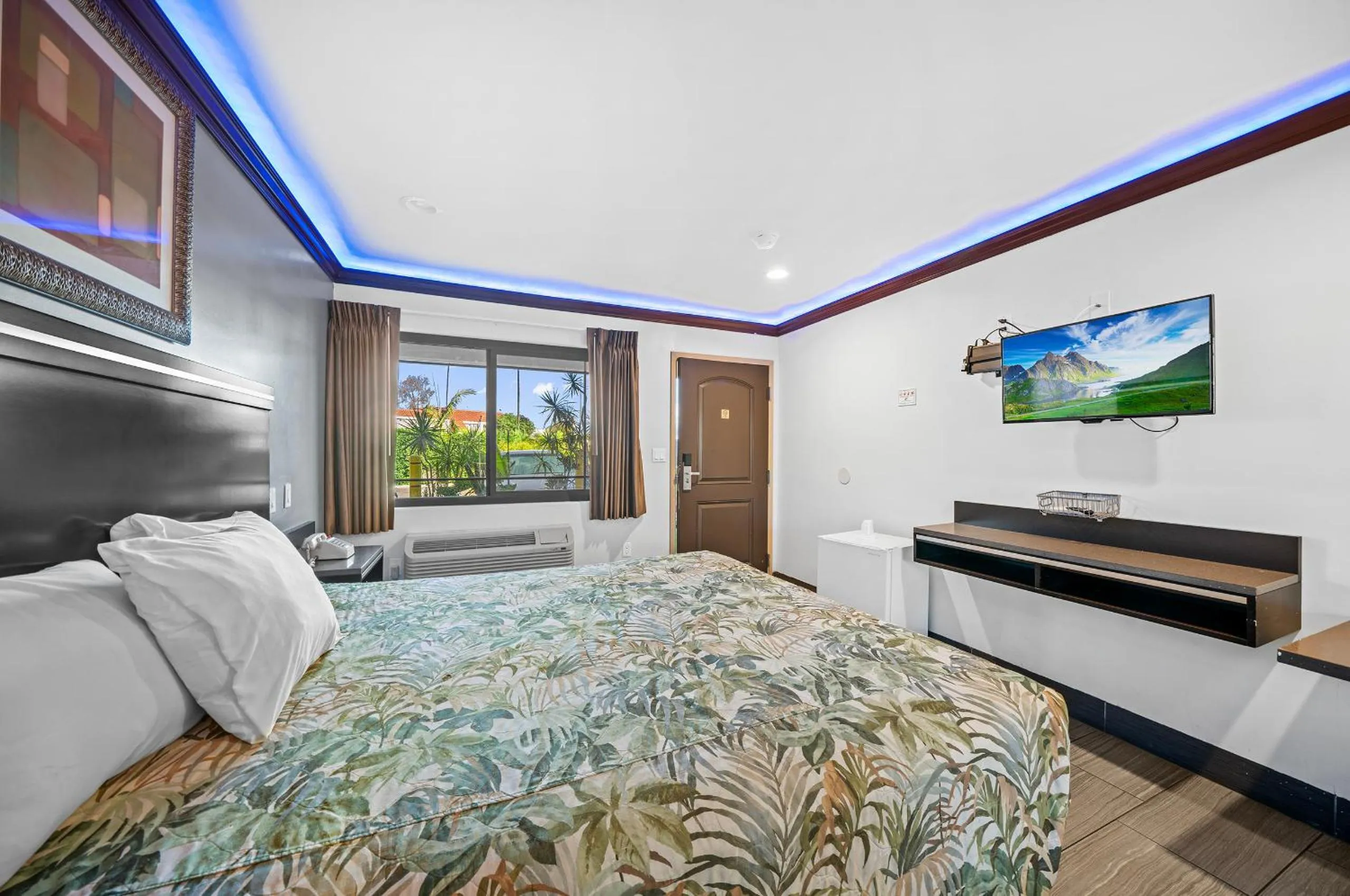 Bed in Starlight Inn South El Monte