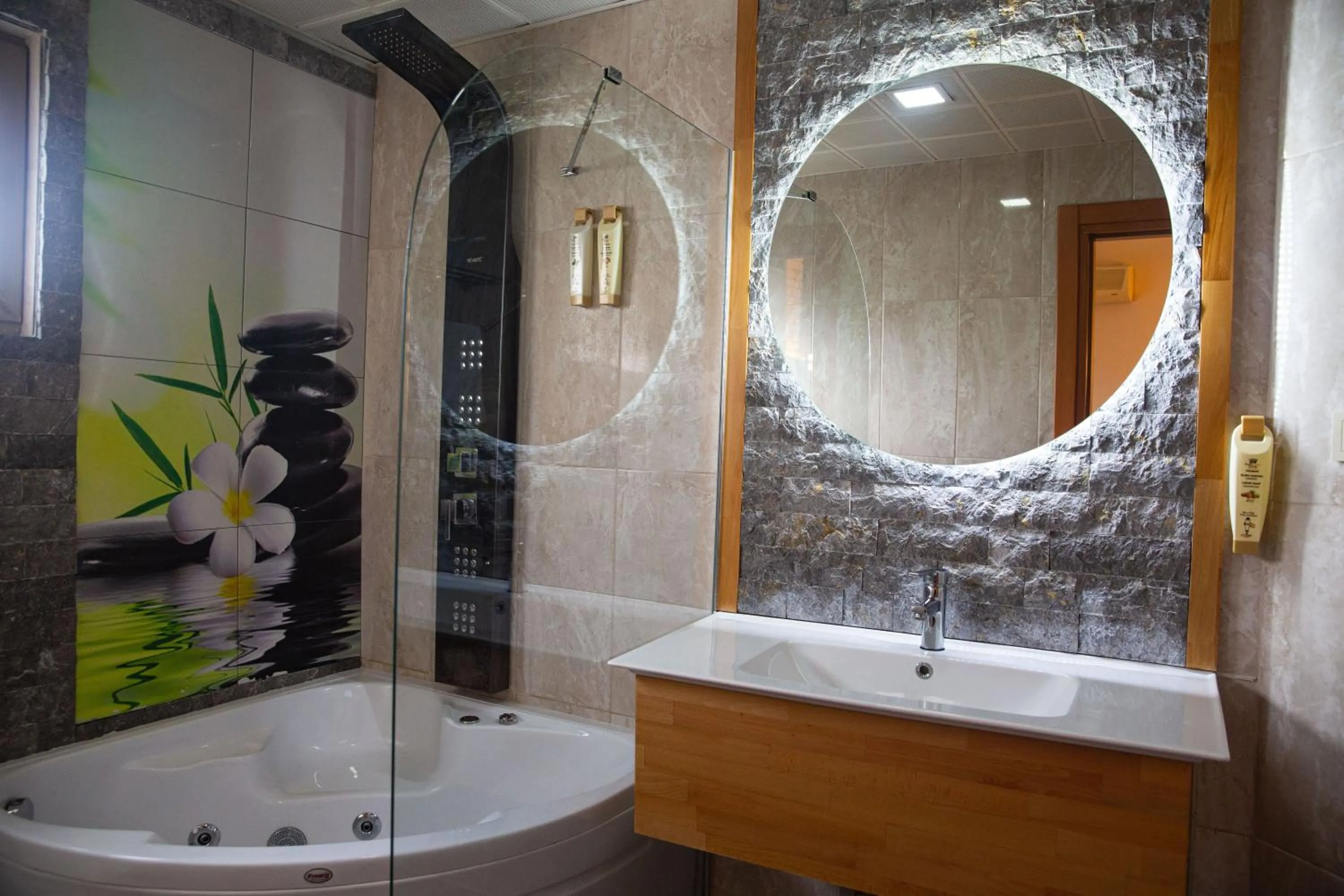 Bathroom in Emirtimes Hotel Kadıköy